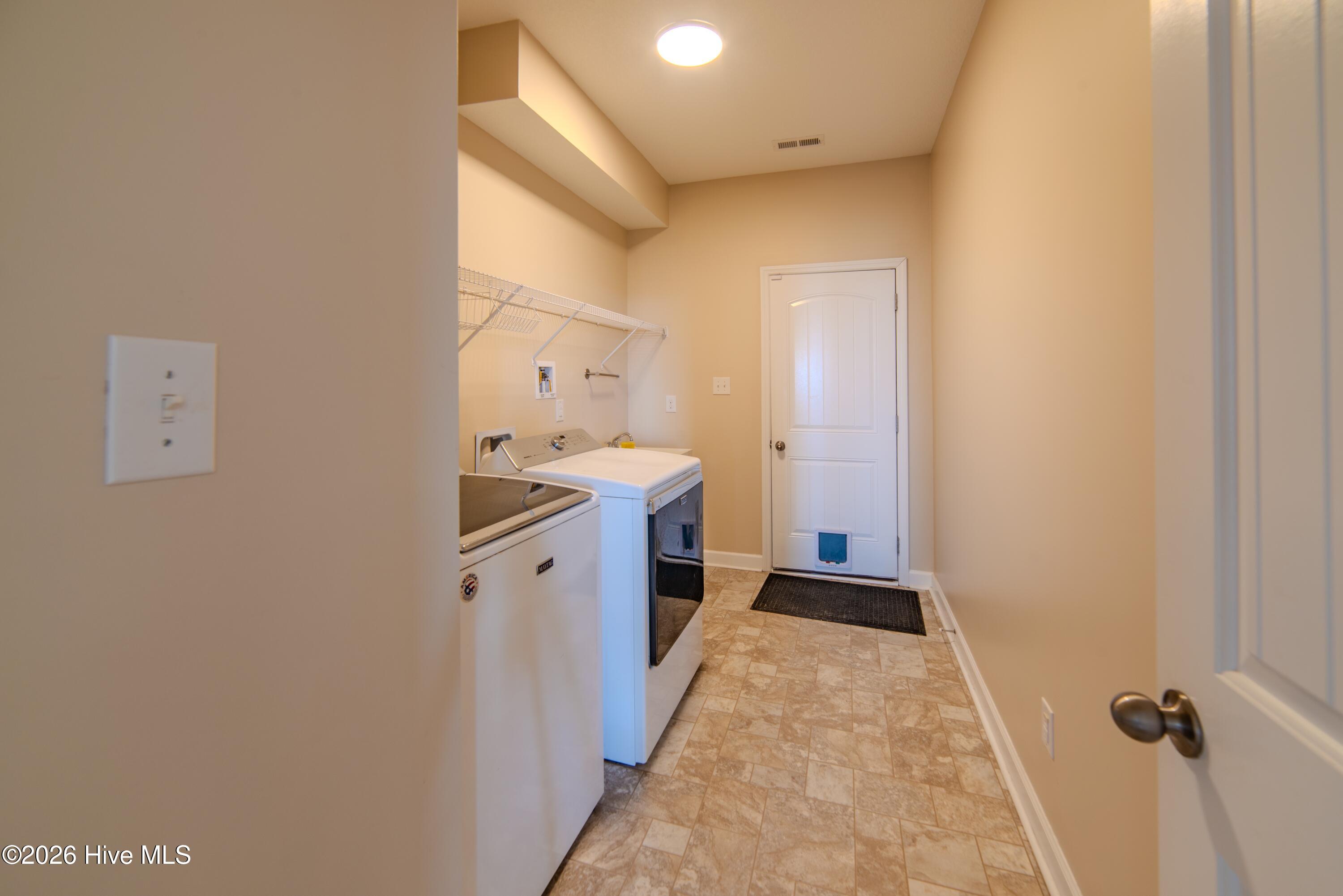 100568858 | Photo 21