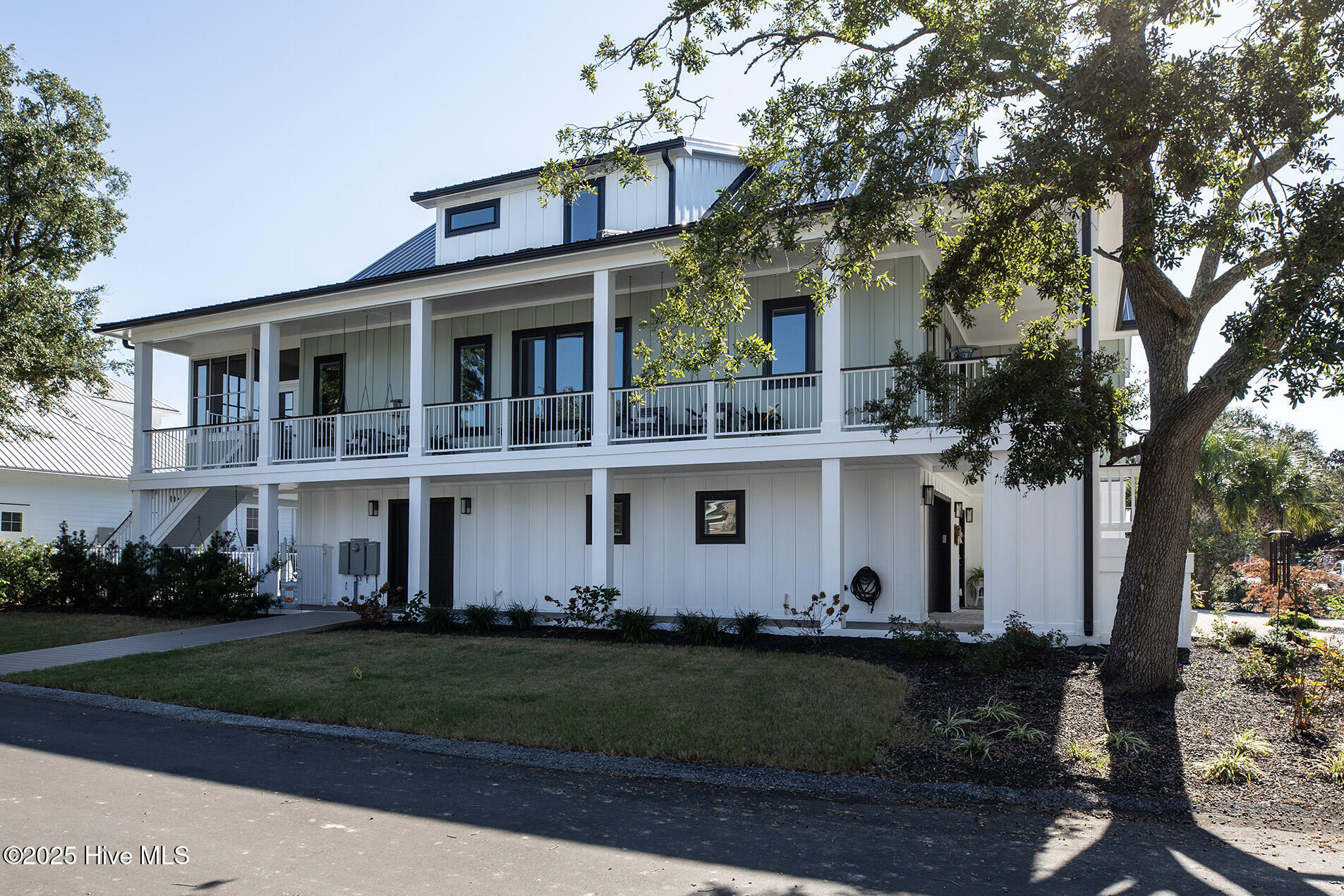 100540813 | Photo 74