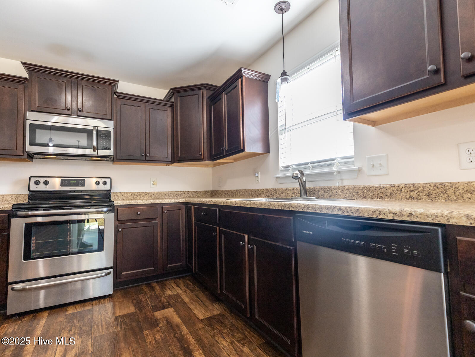 100539425 | Photo 12