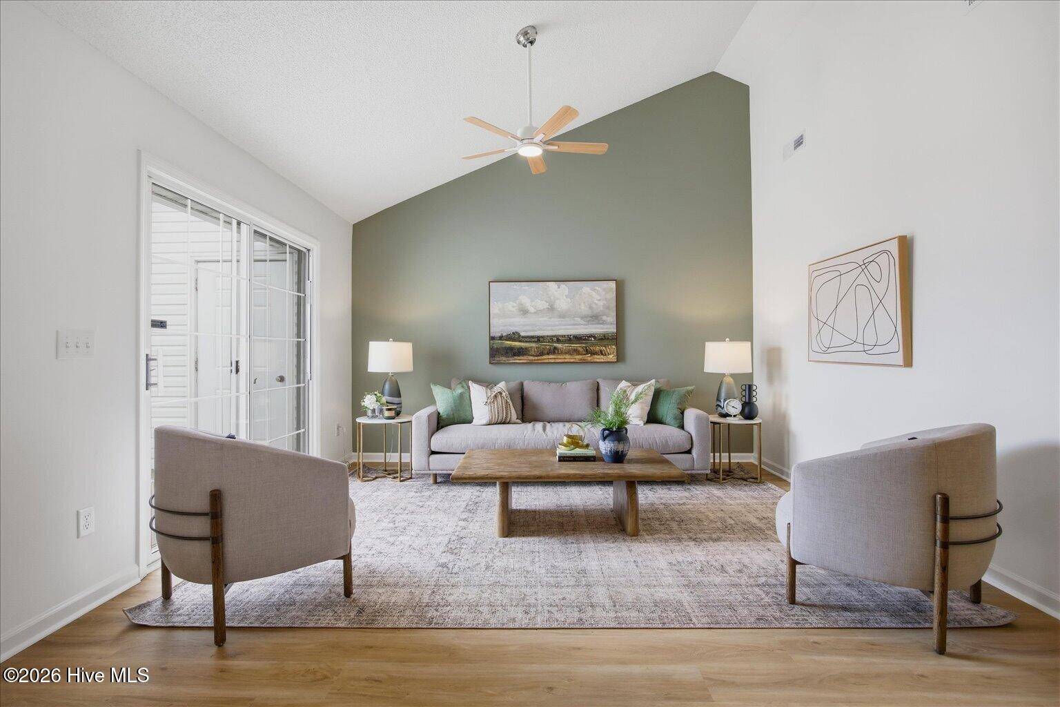 100562733 | Photo 13