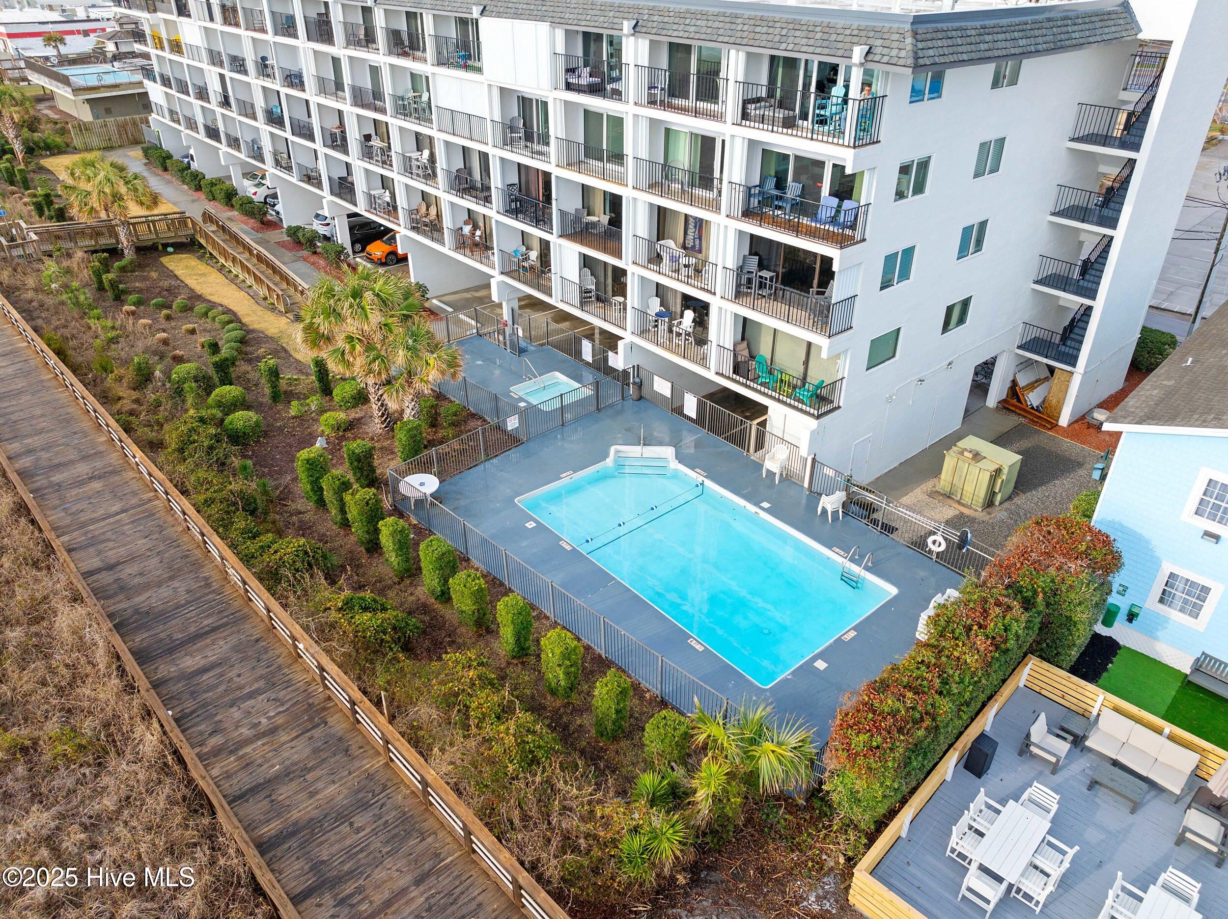 100516351 | Photo 32