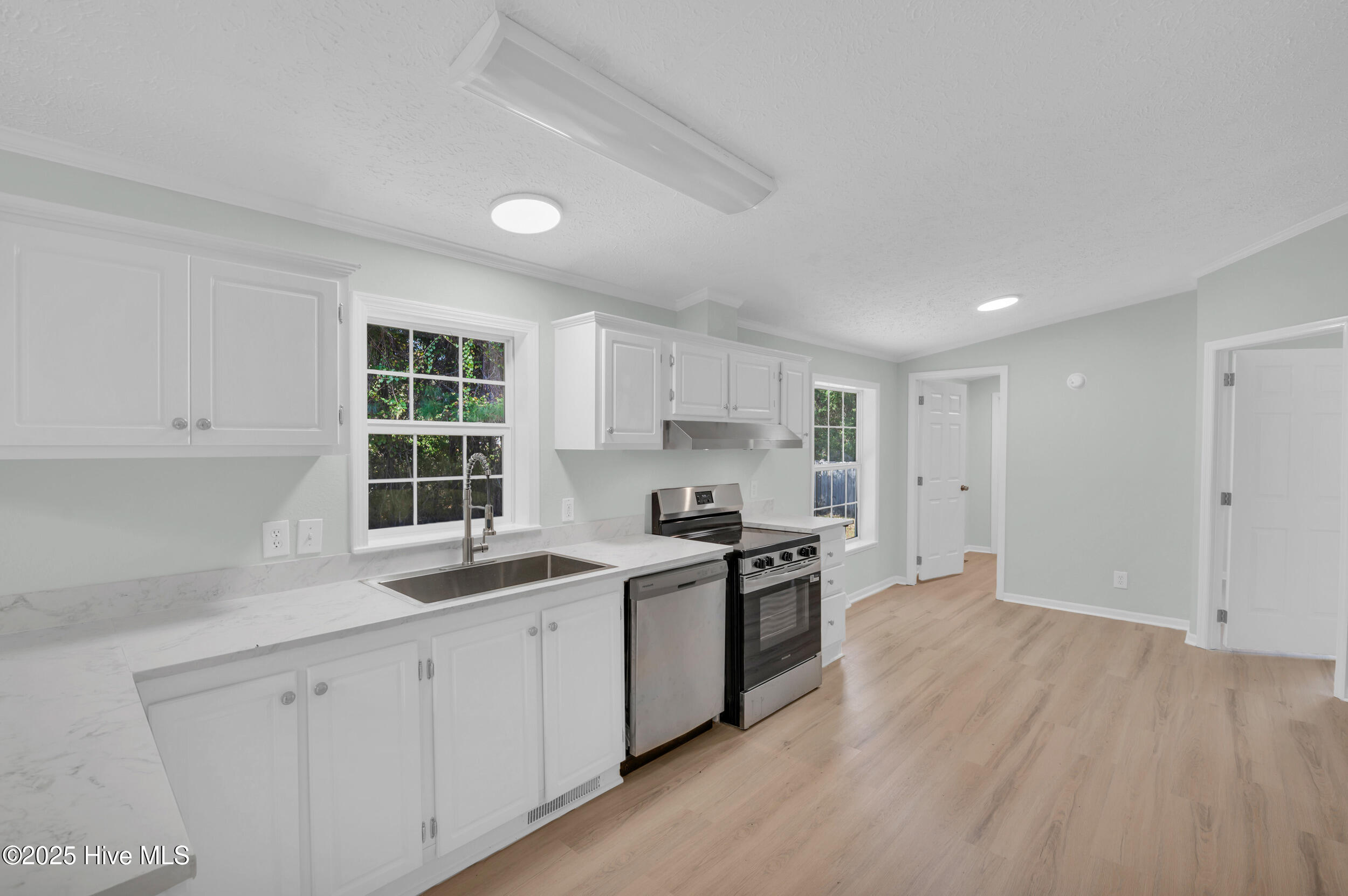 100537277 | Photo 14