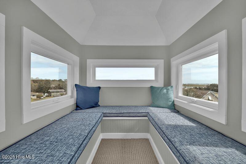 100533910 | Photo 28