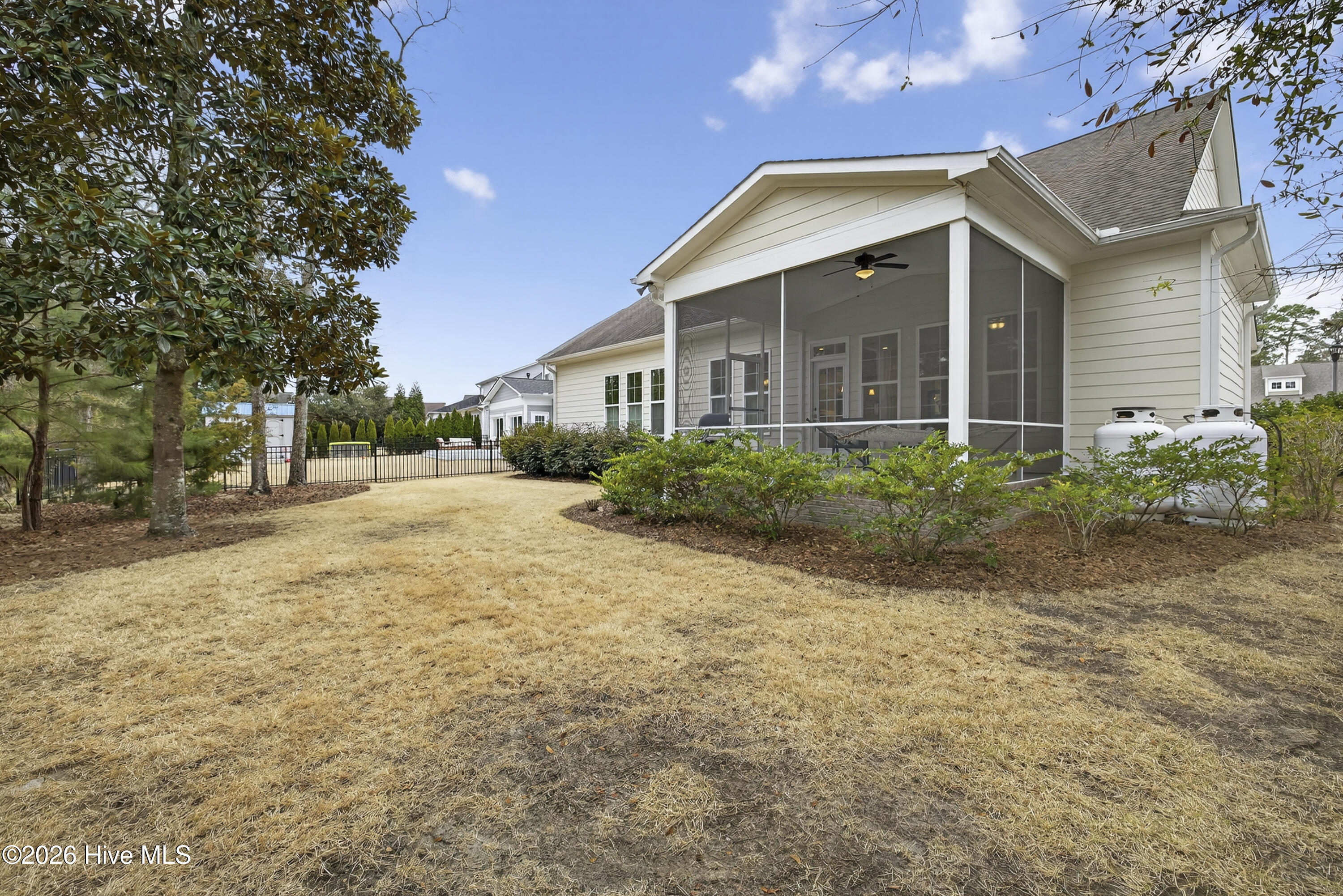 100558157 | Photo 45