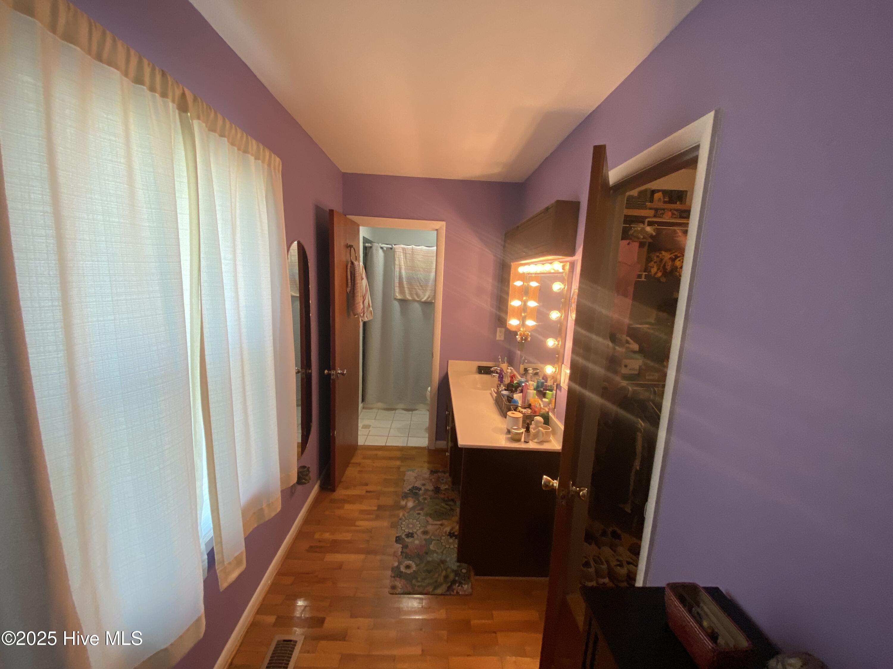 100521634 | Photo 34