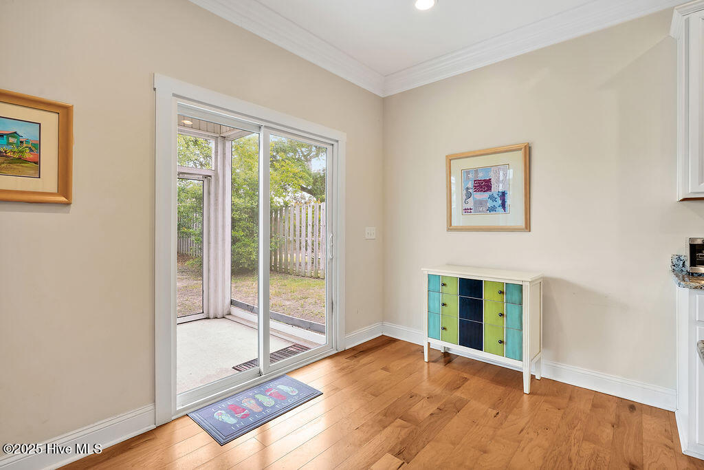 100504186 | Photo 16