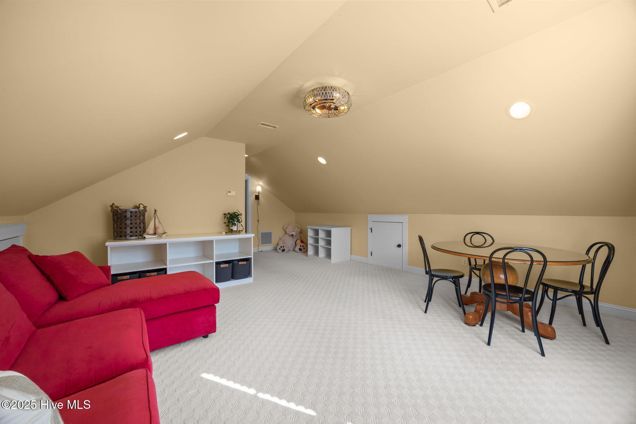 100518834 | Photo 45