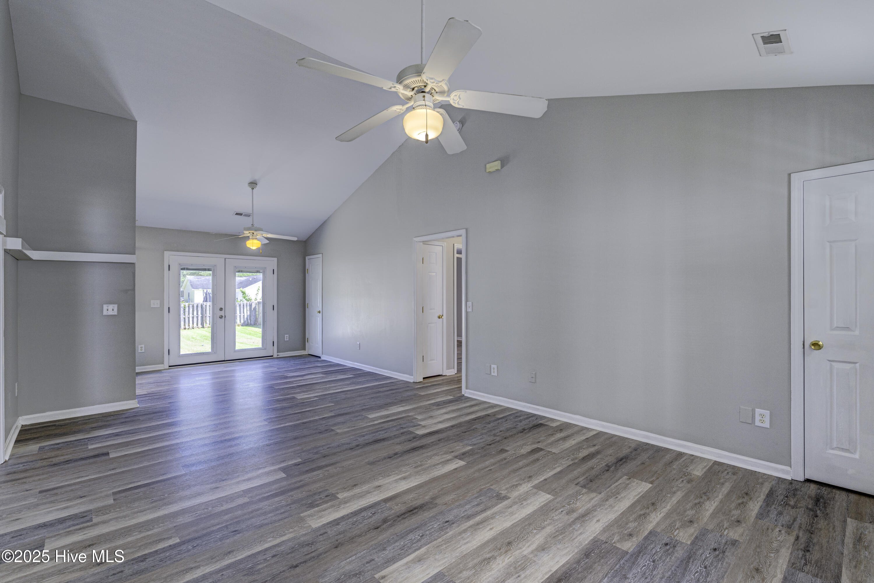 100531286 | Photo 12