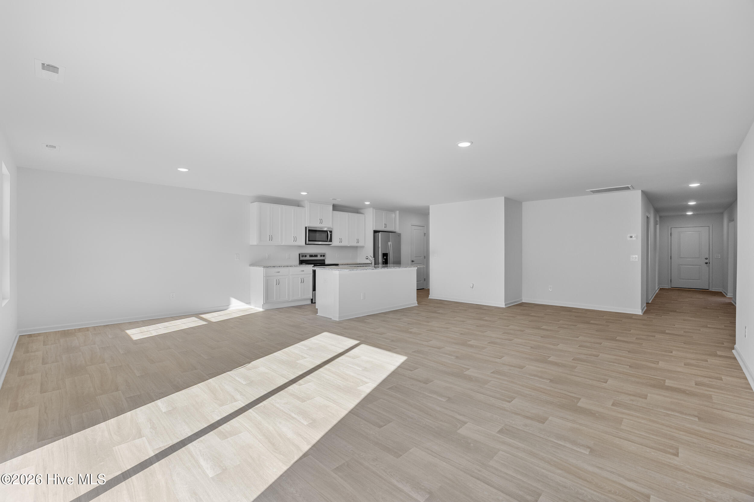 100548310 | Photo 18