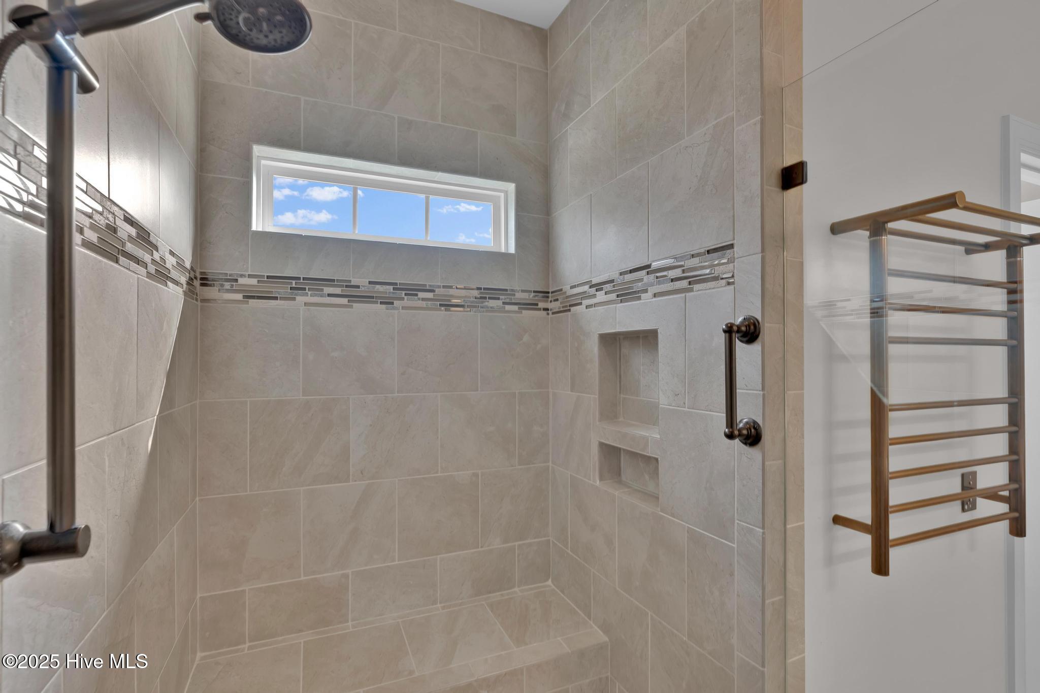 100542823 | Photo 51