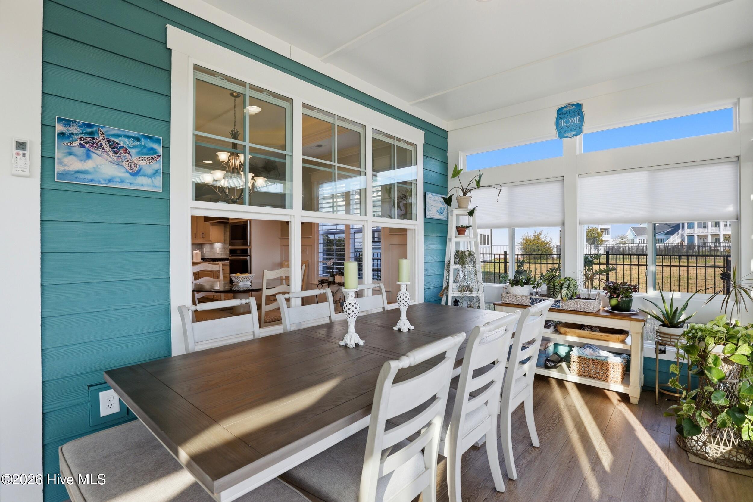 100562298 | Photo 46