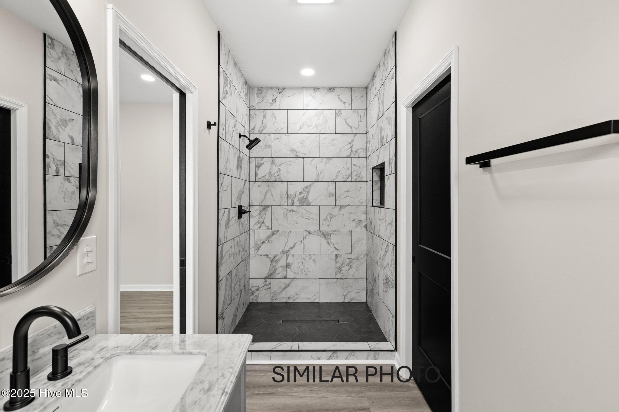 100515081 | Photo 25