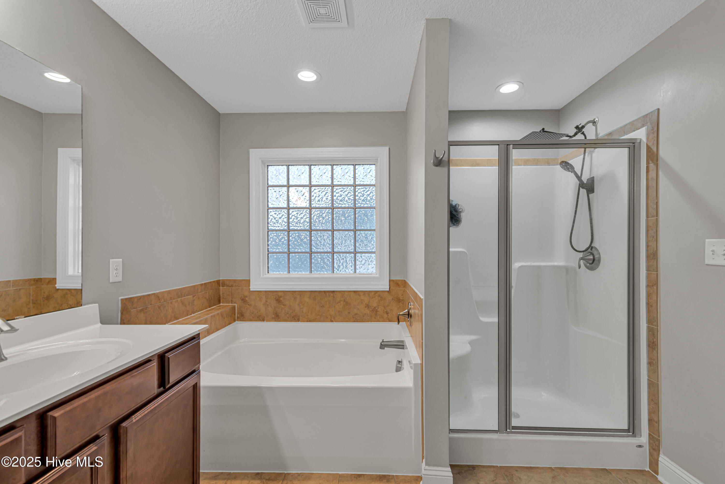 100545254 | Photo 30