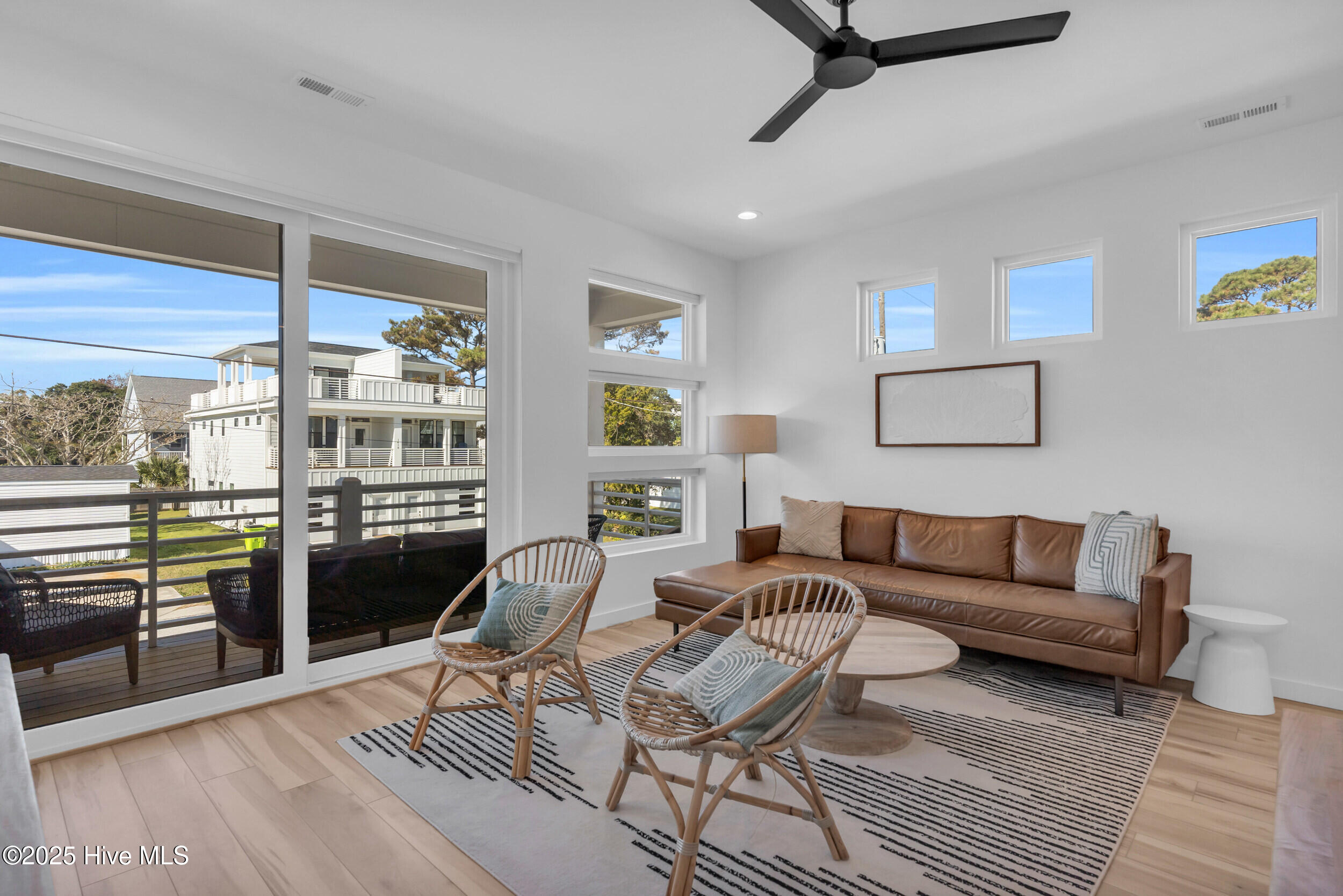 100541692 | Photo 15