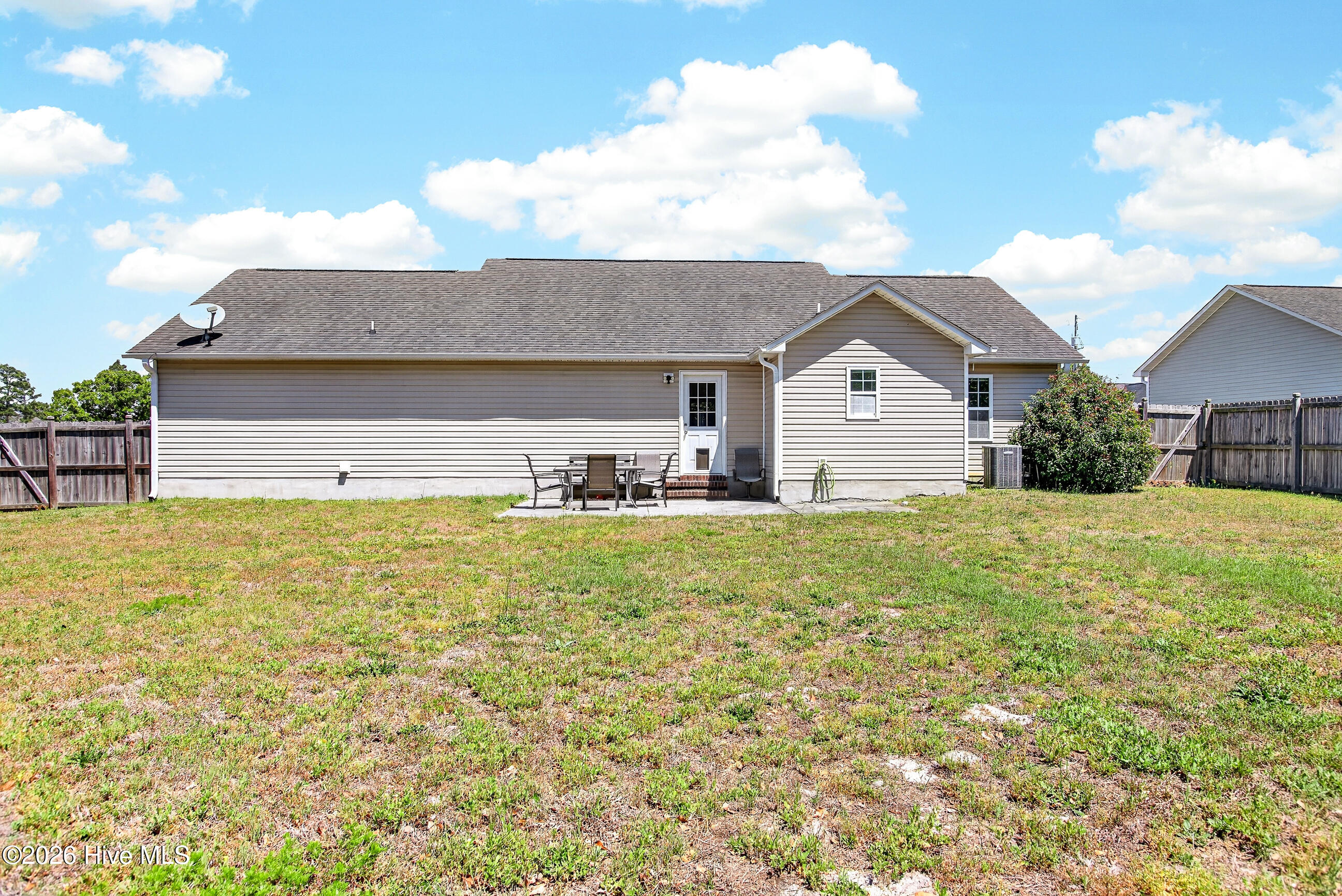 100569204 | Photo 25