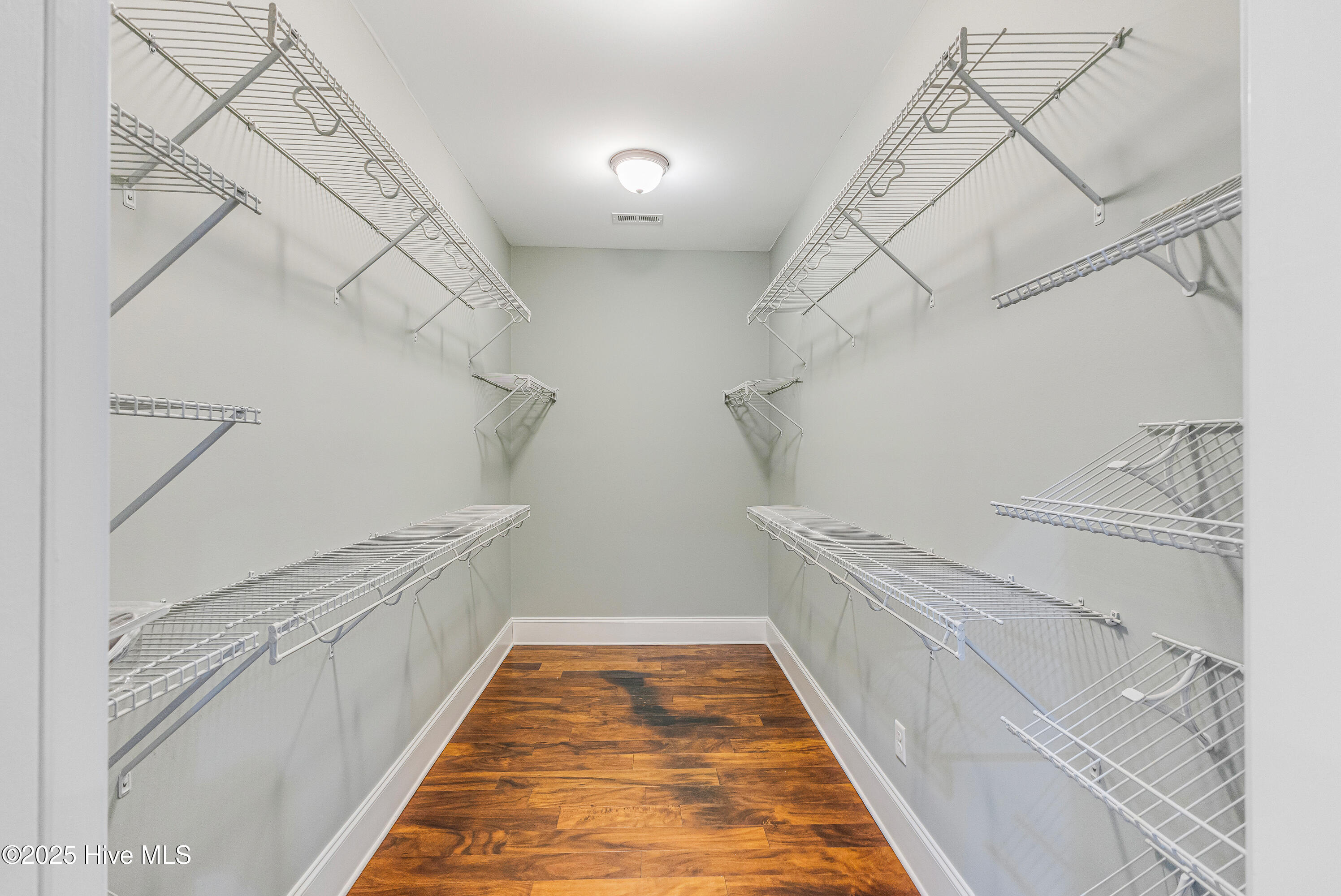 100546218 | Photo 30