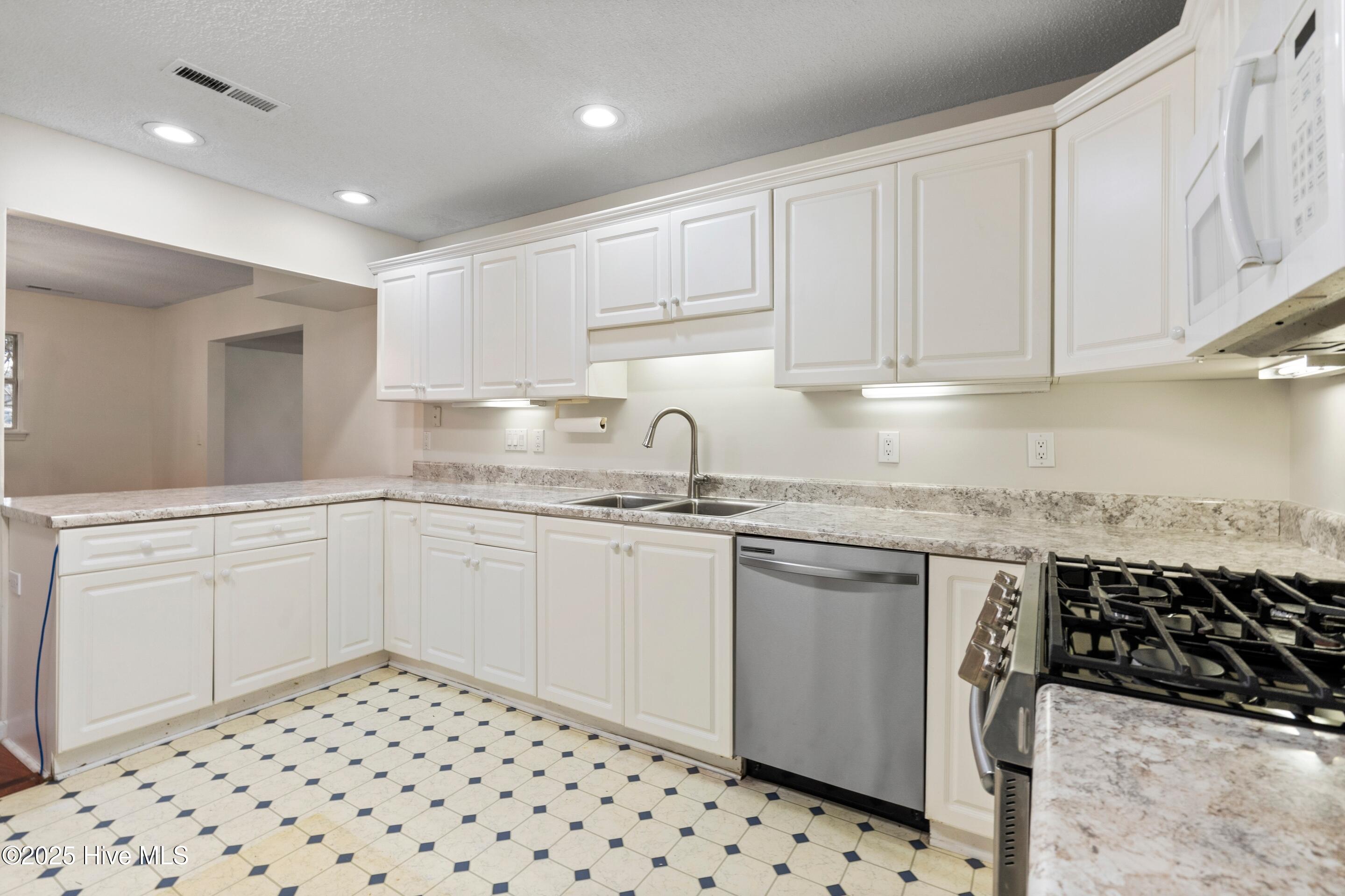 100522461 | Photo 20