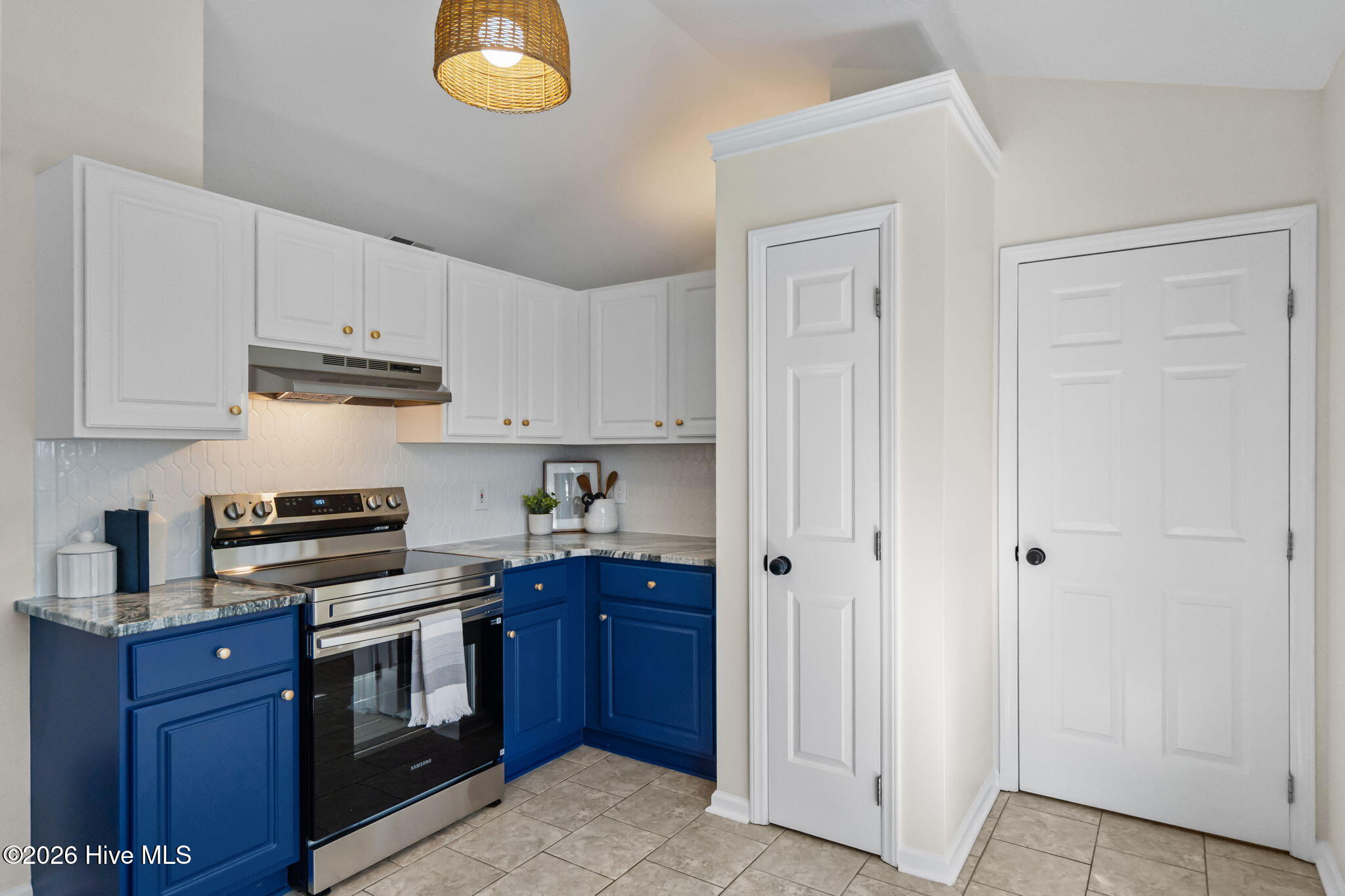 100556215 | Photo 12