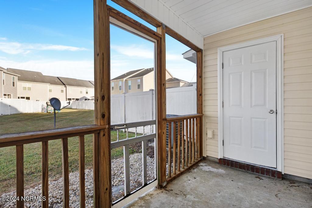 100560124 | Photo 19