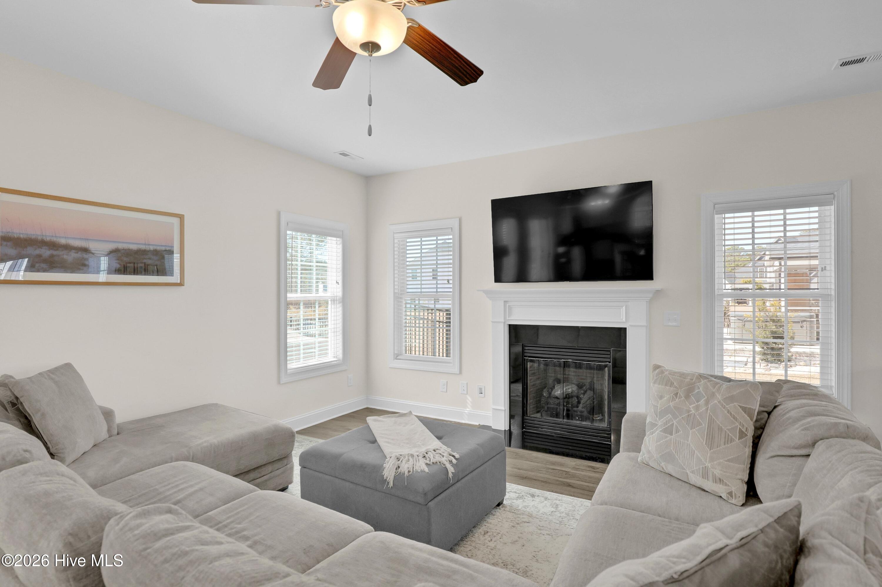 100557019 | Photo 15