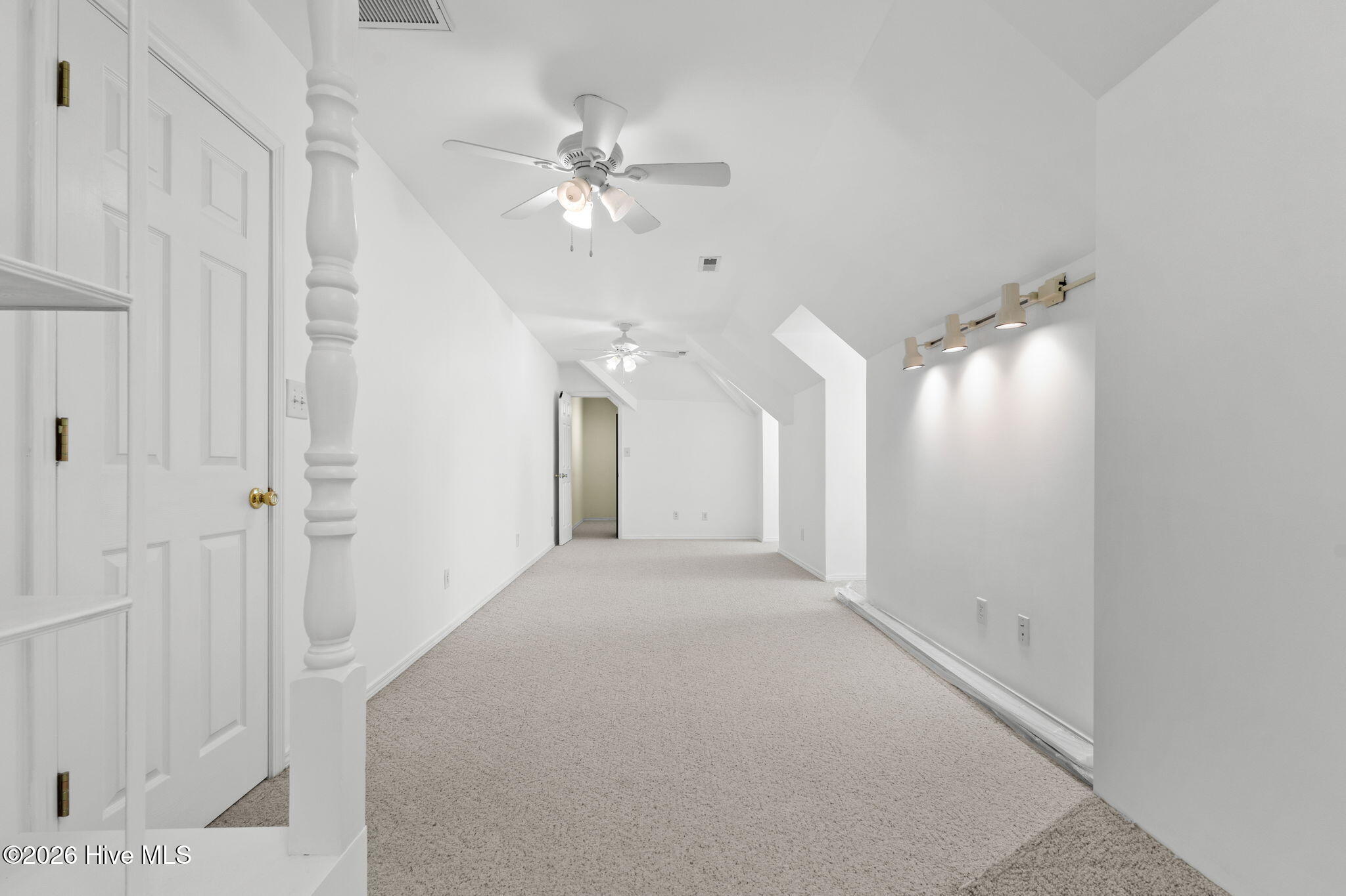 100569598 | Photo 37