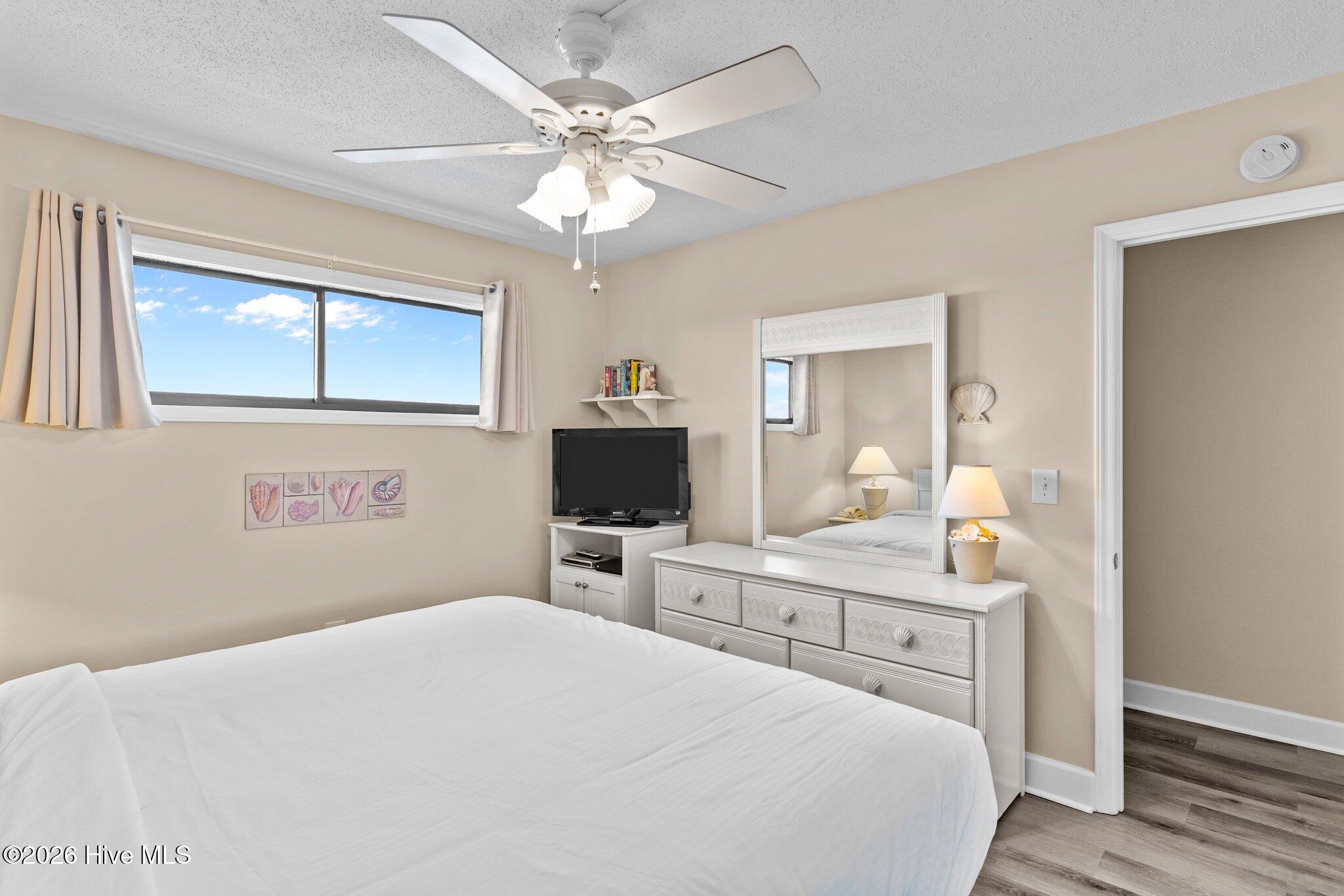 100565649 | Photo 22