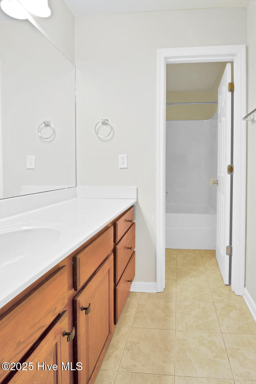 100536768 | Photo 24