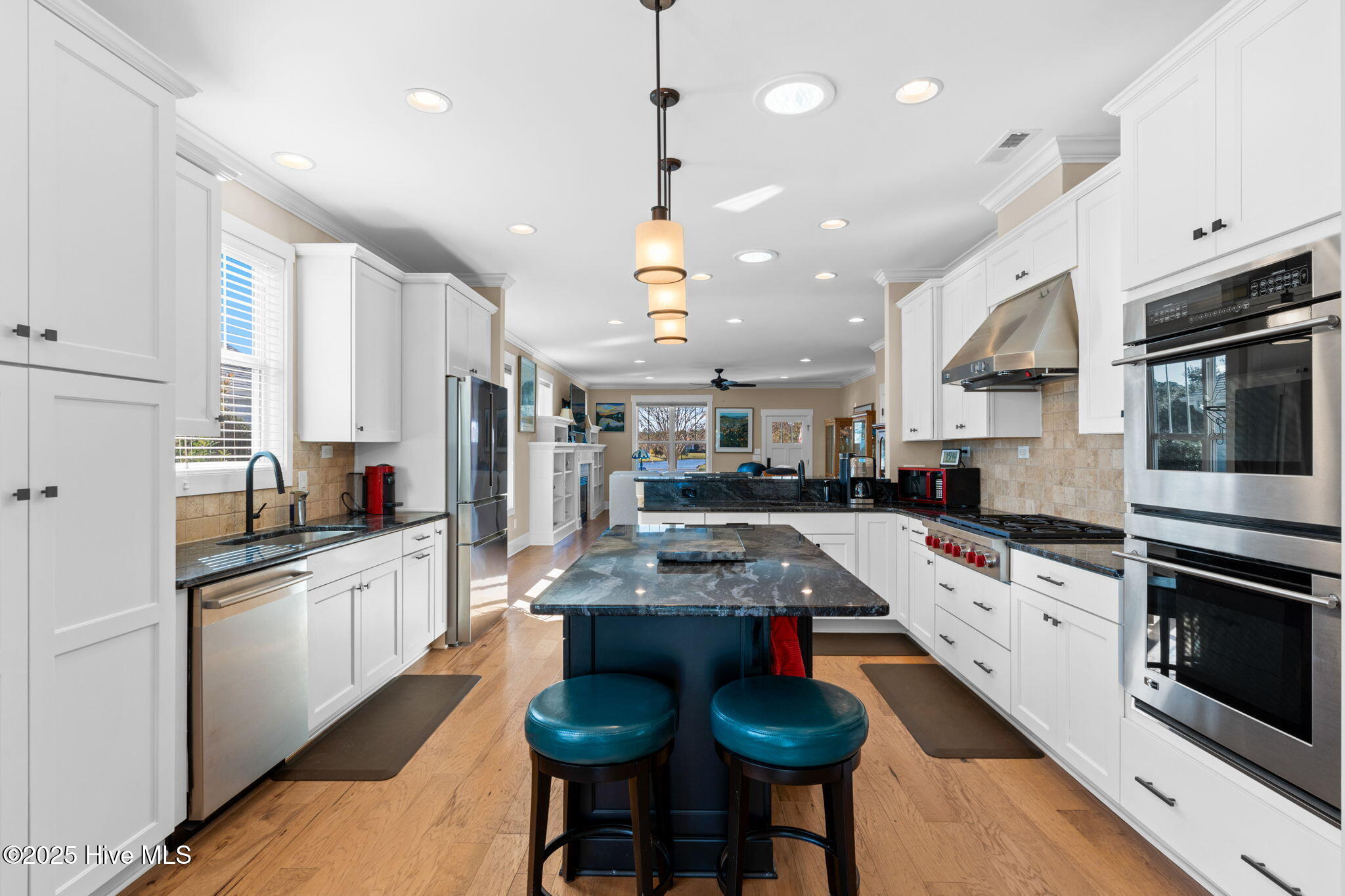 100541992 | Photo 26