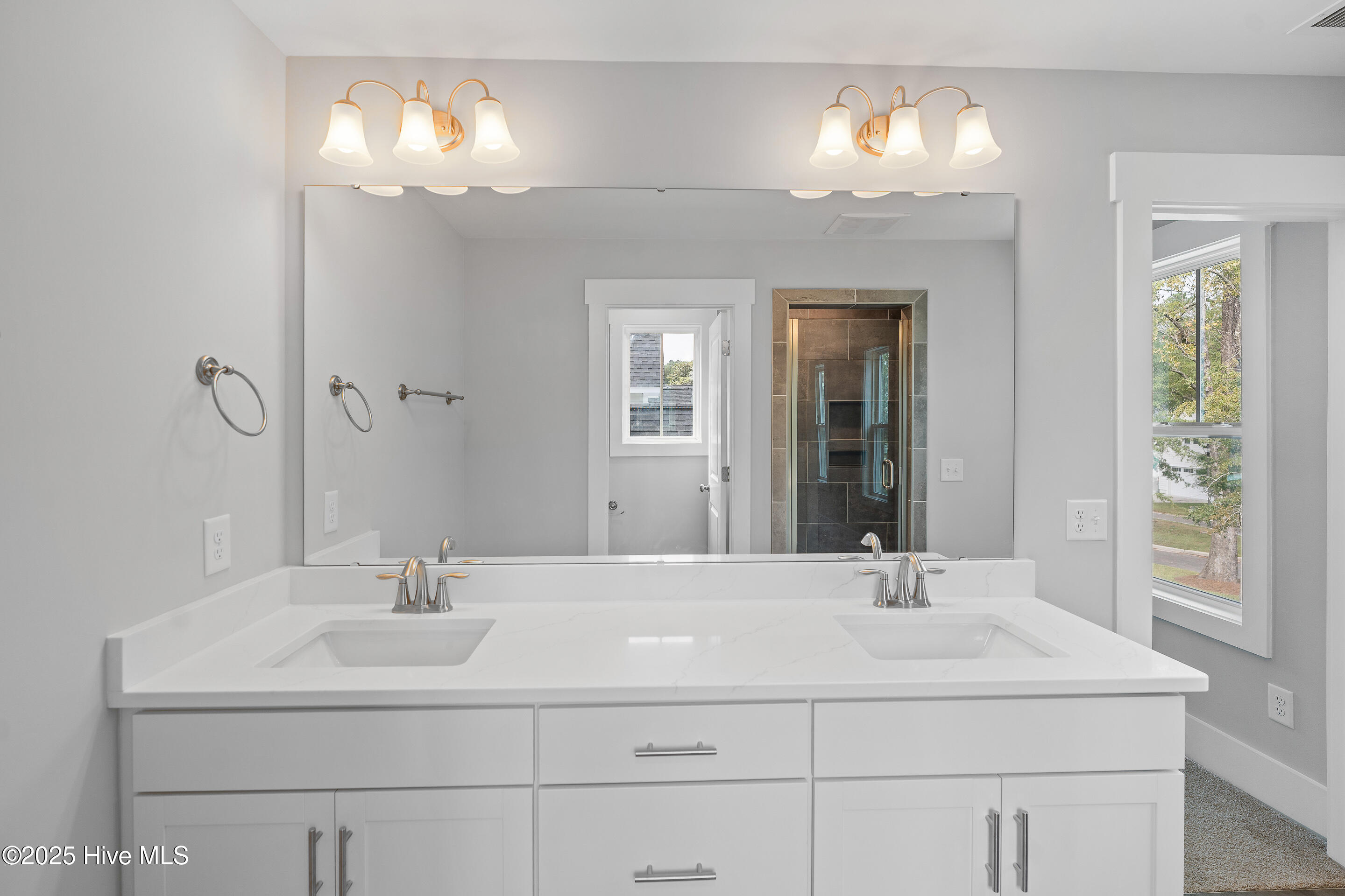 100506457 | Photo 41