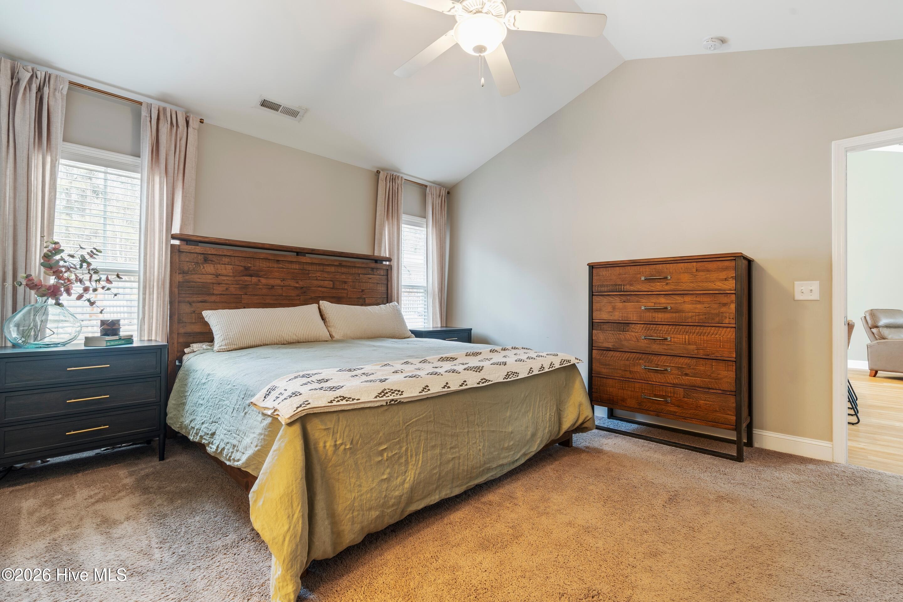 100549435 | Photo 24