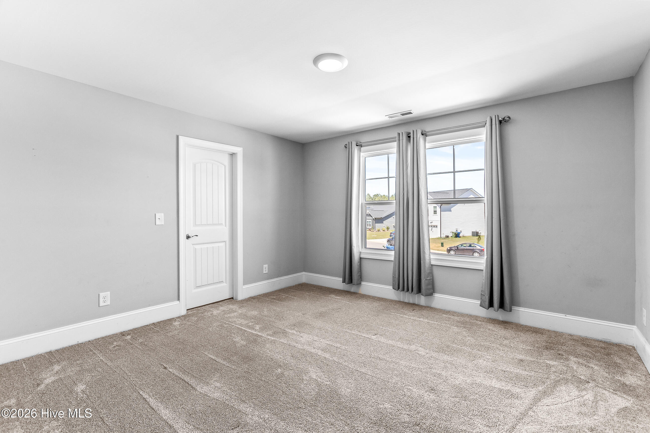 100563975 | Photo 33