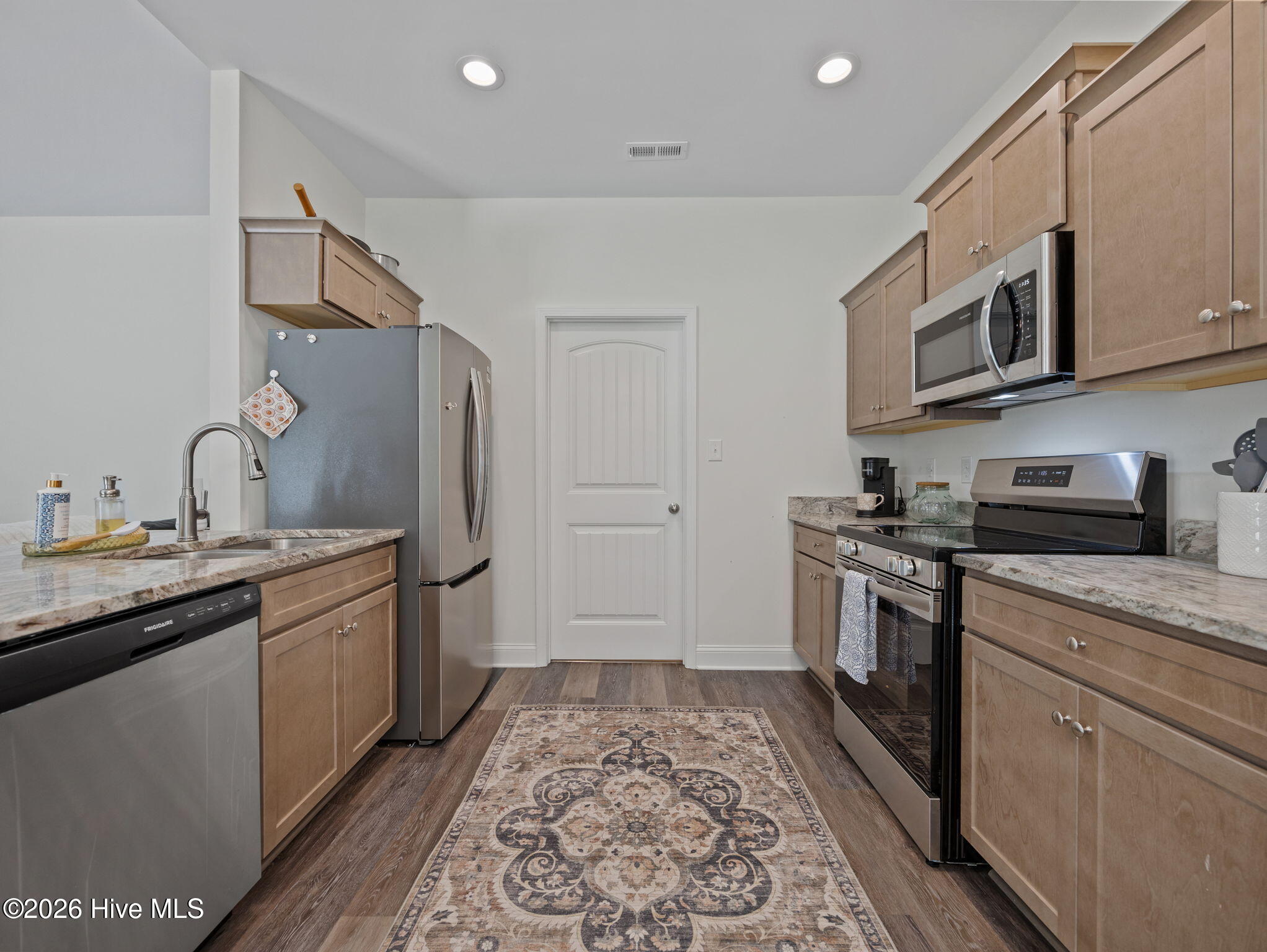 100569274 | Photo 15