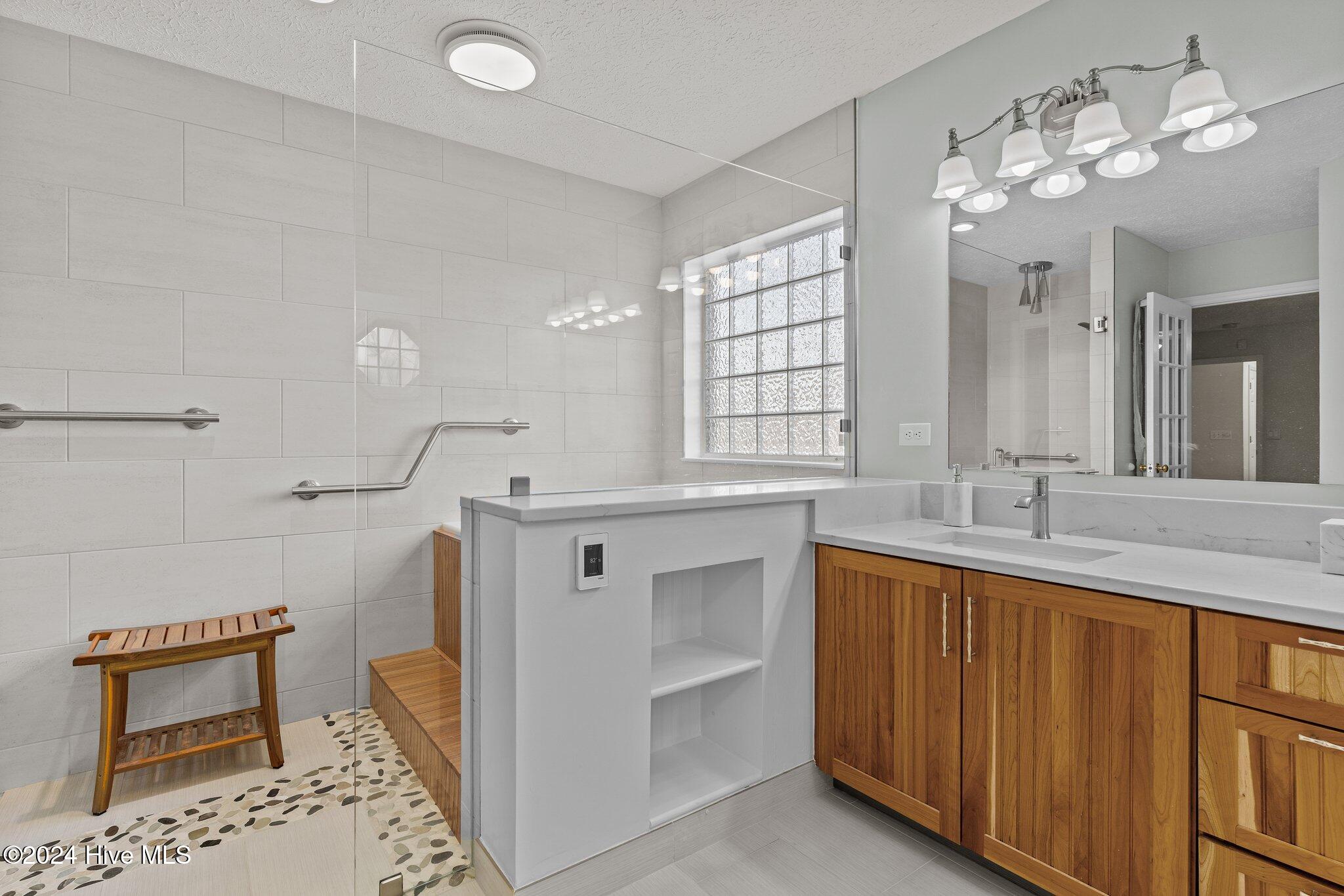 100474458 | Photo 16