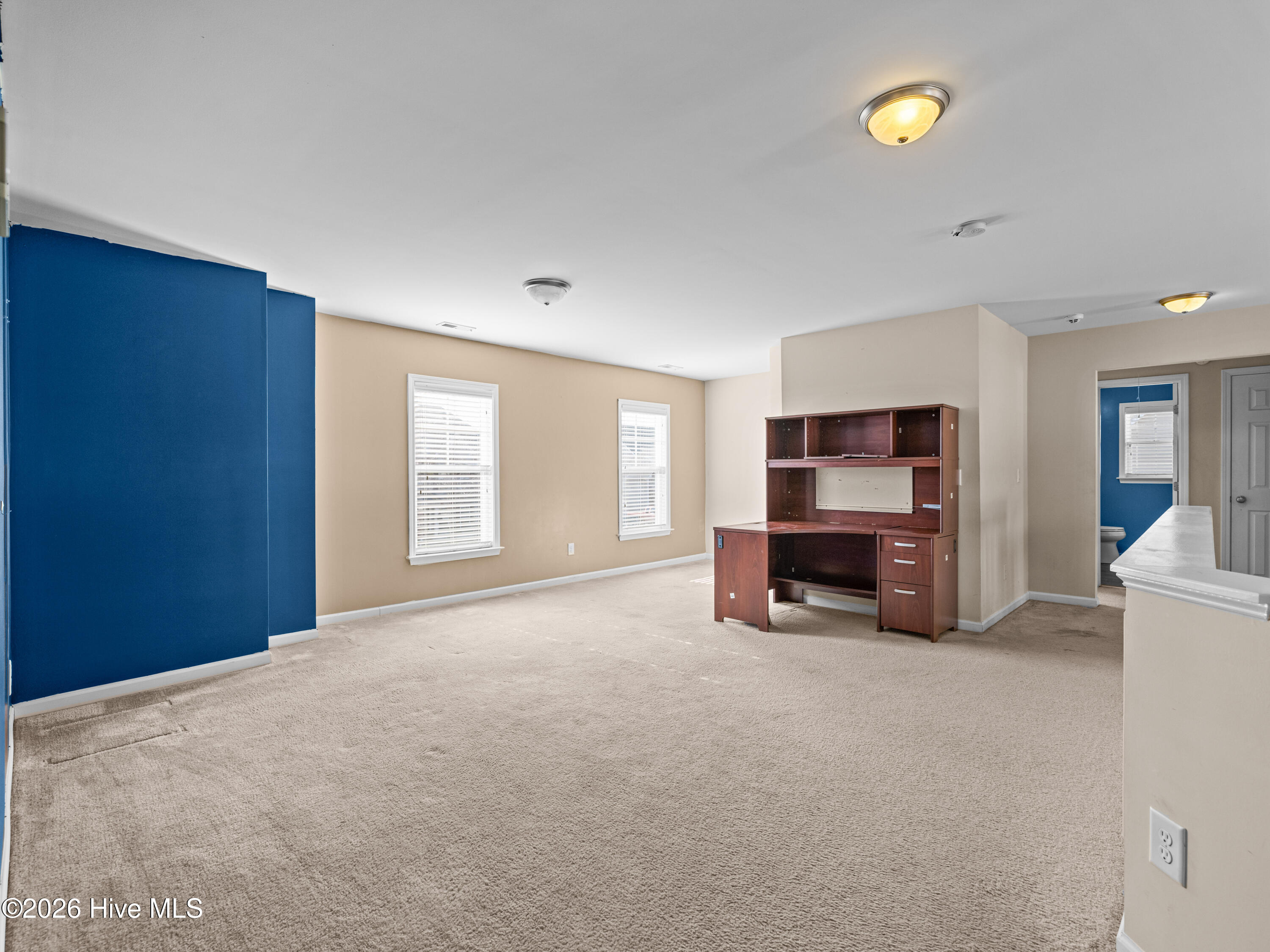 100553389 | Photo 33