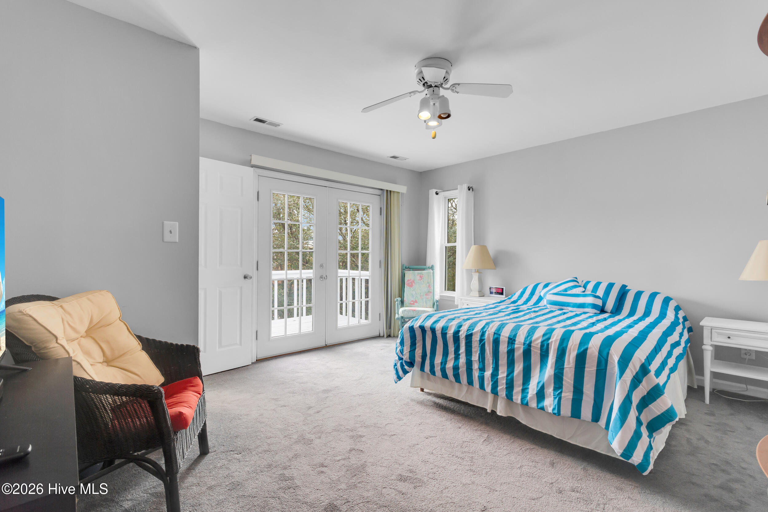 100557877 | Photo 23