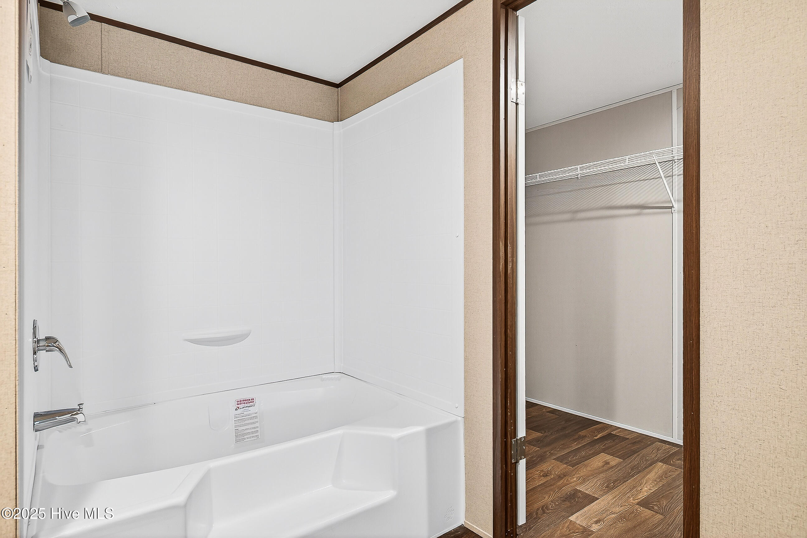 100537518 | Photo 19