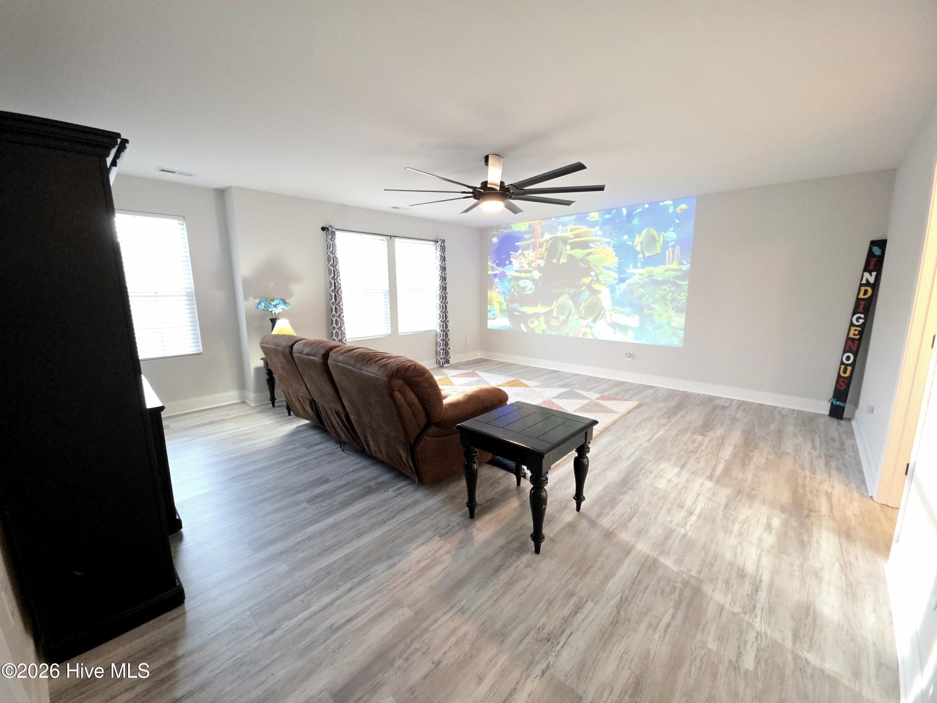 100564873 | Photo 15