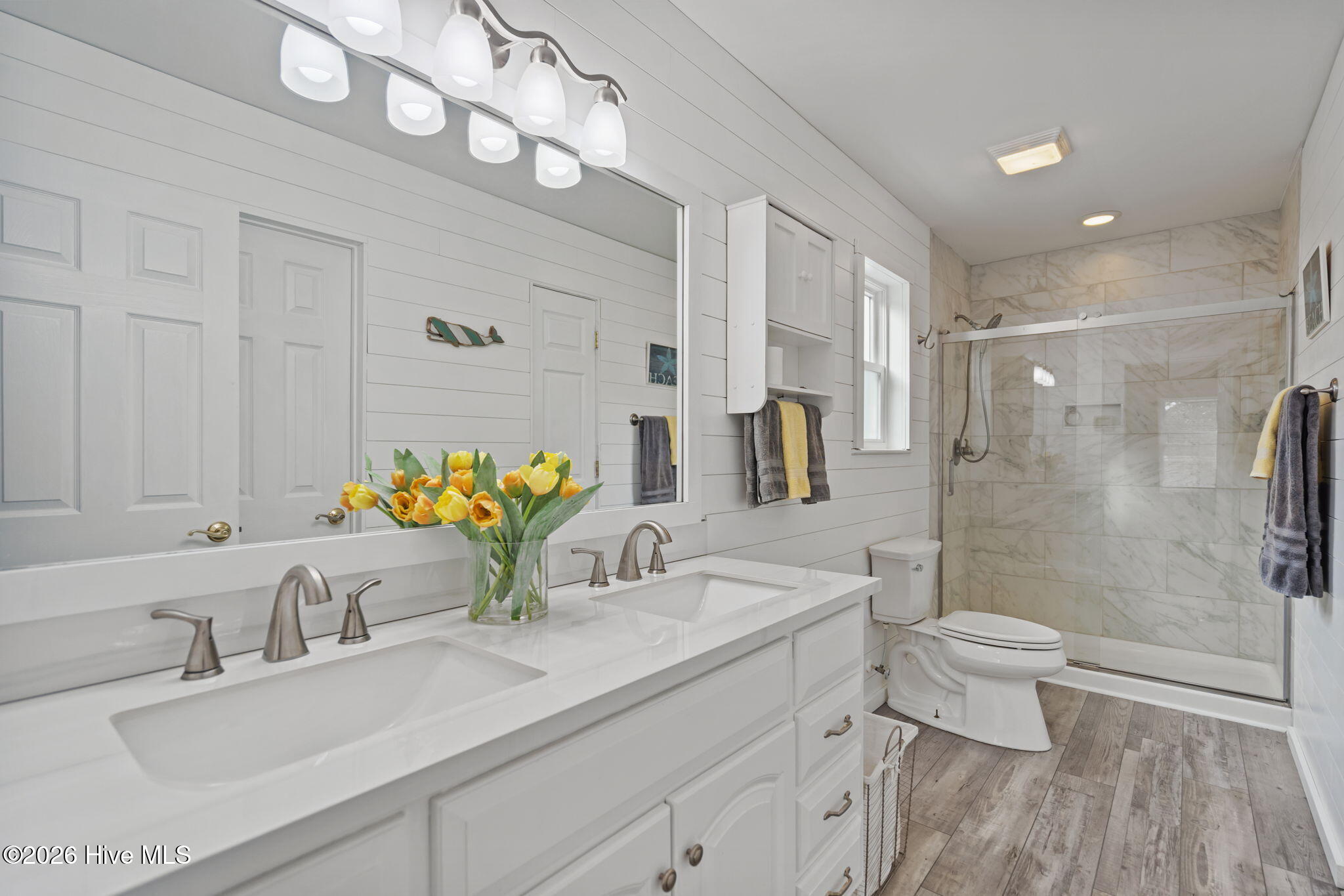 100554076 | Photo 27