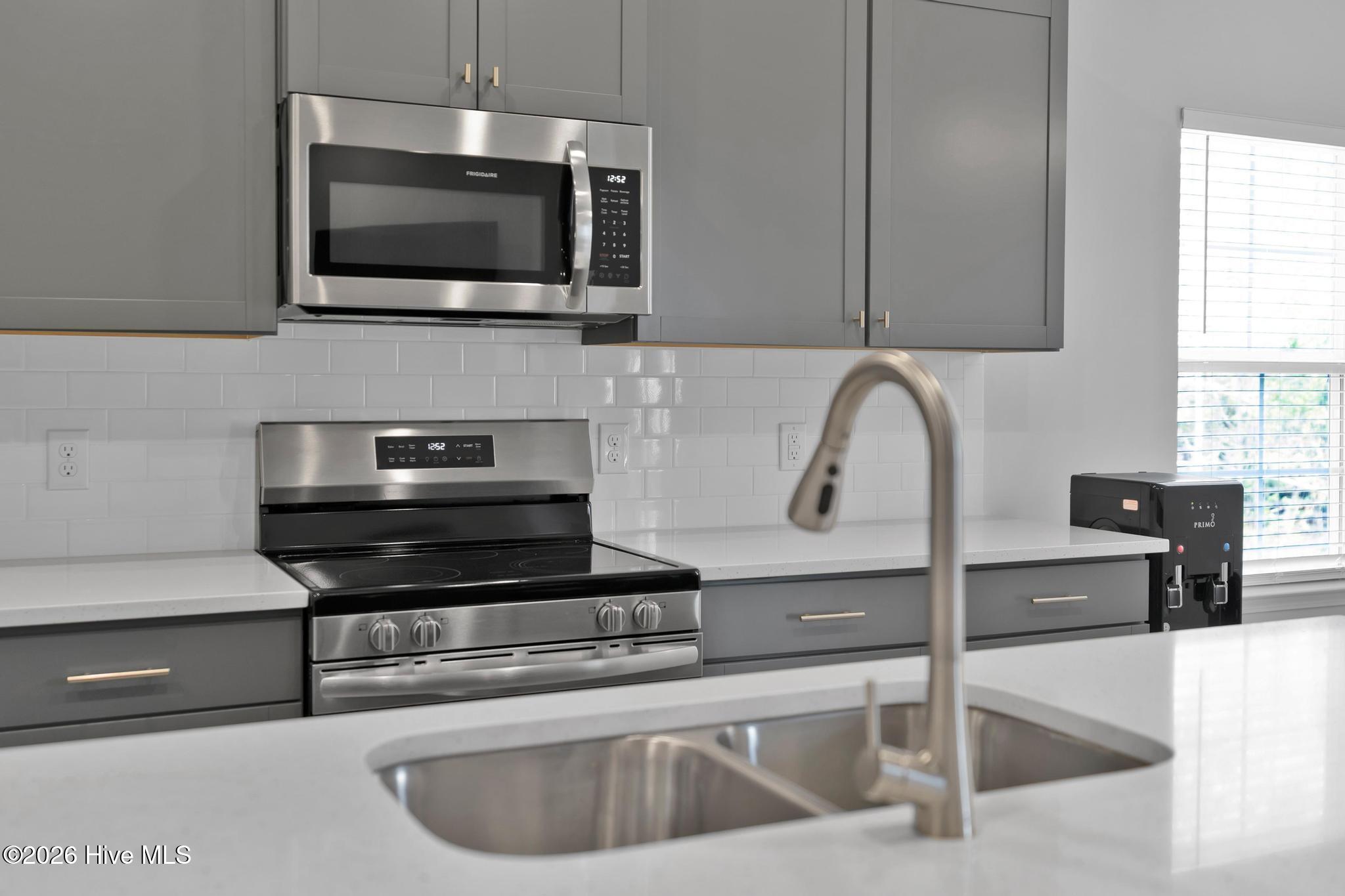 100553643 | Photo 16