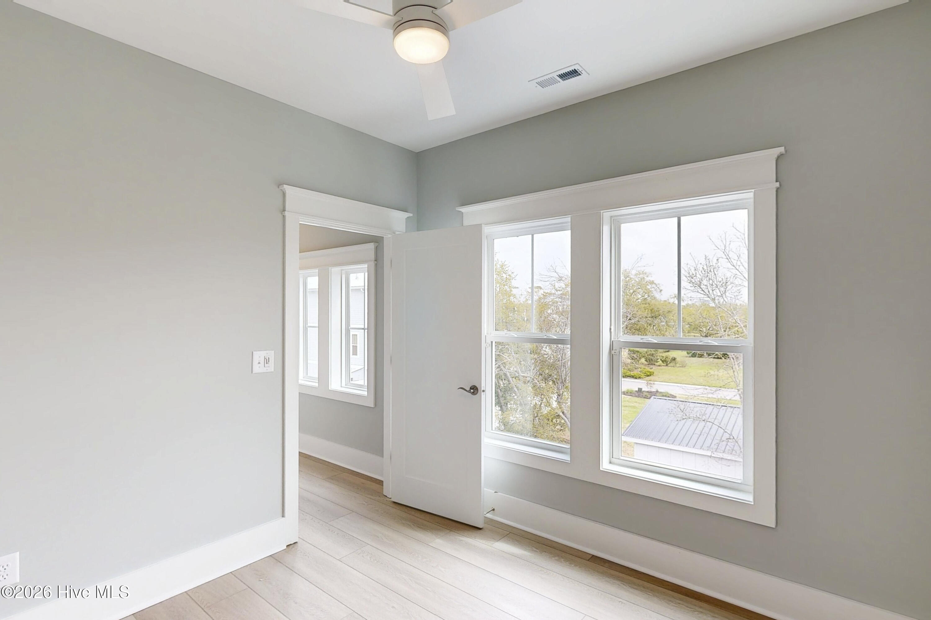 100559746 | Photo 18