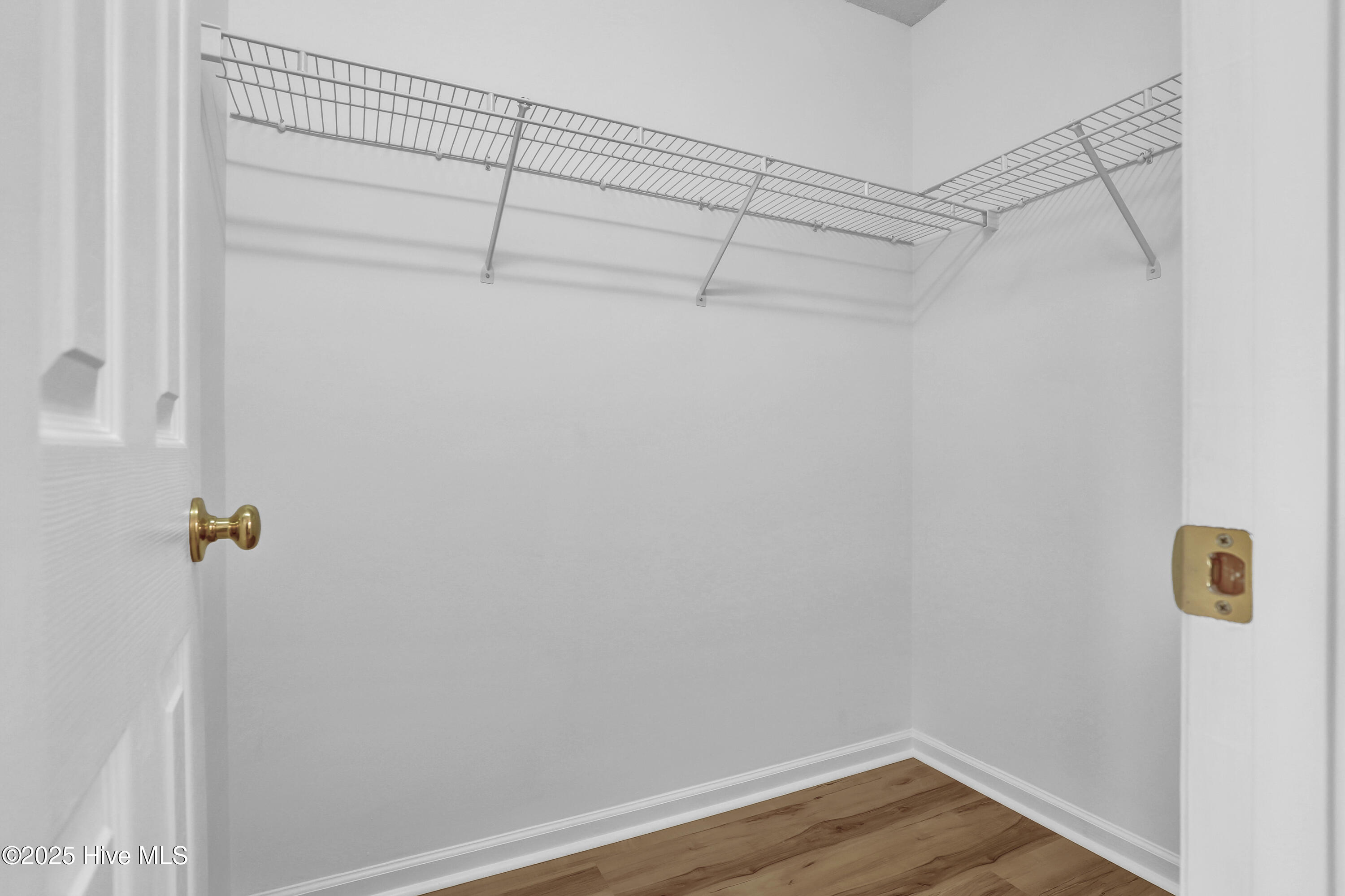 100544168 | Photo 18