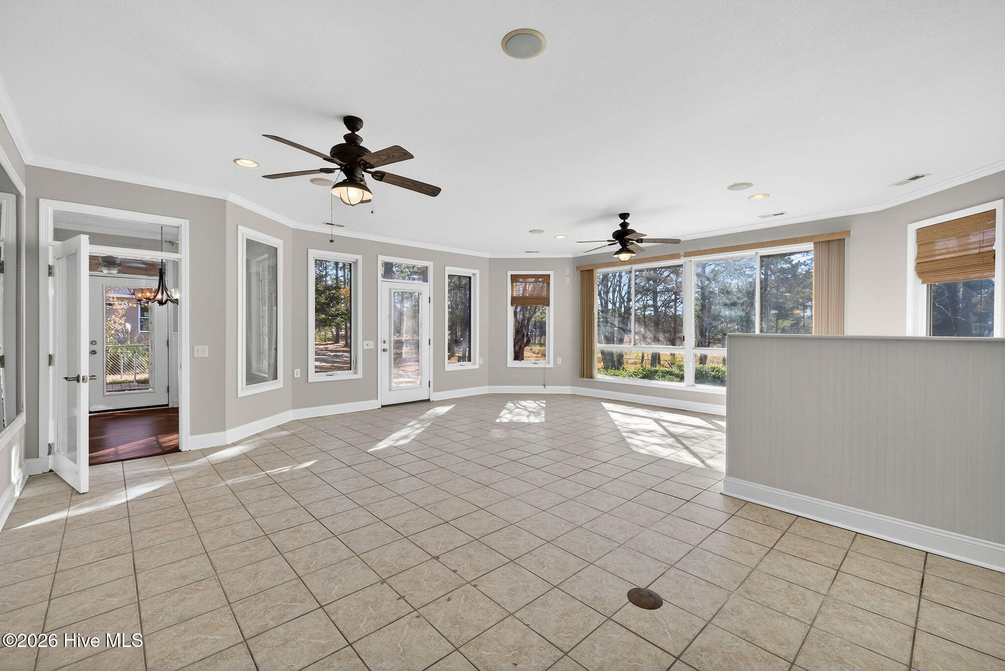 100549331 | Photo 38