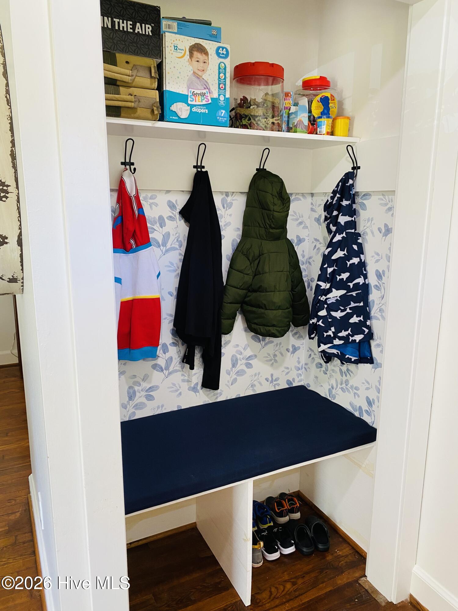 100569666 | Photo 41