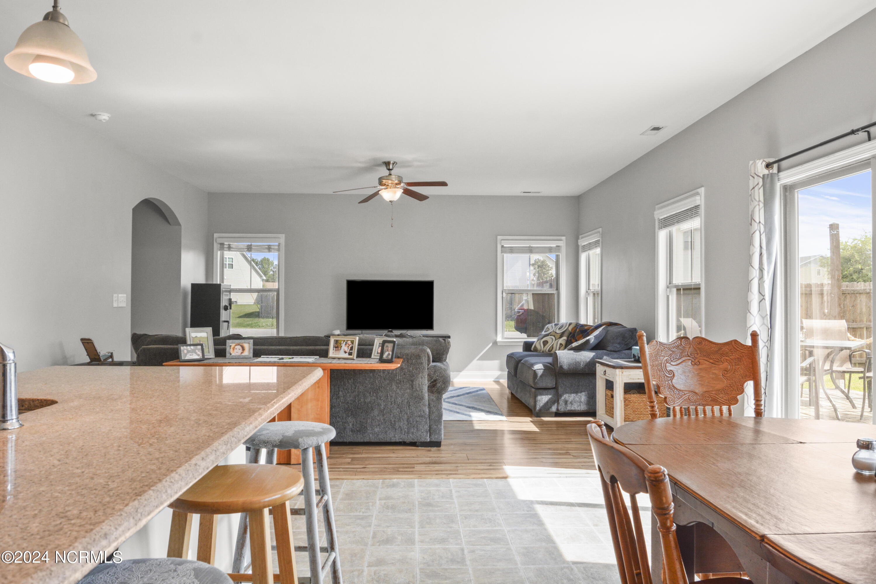 100566117 | Photo 19