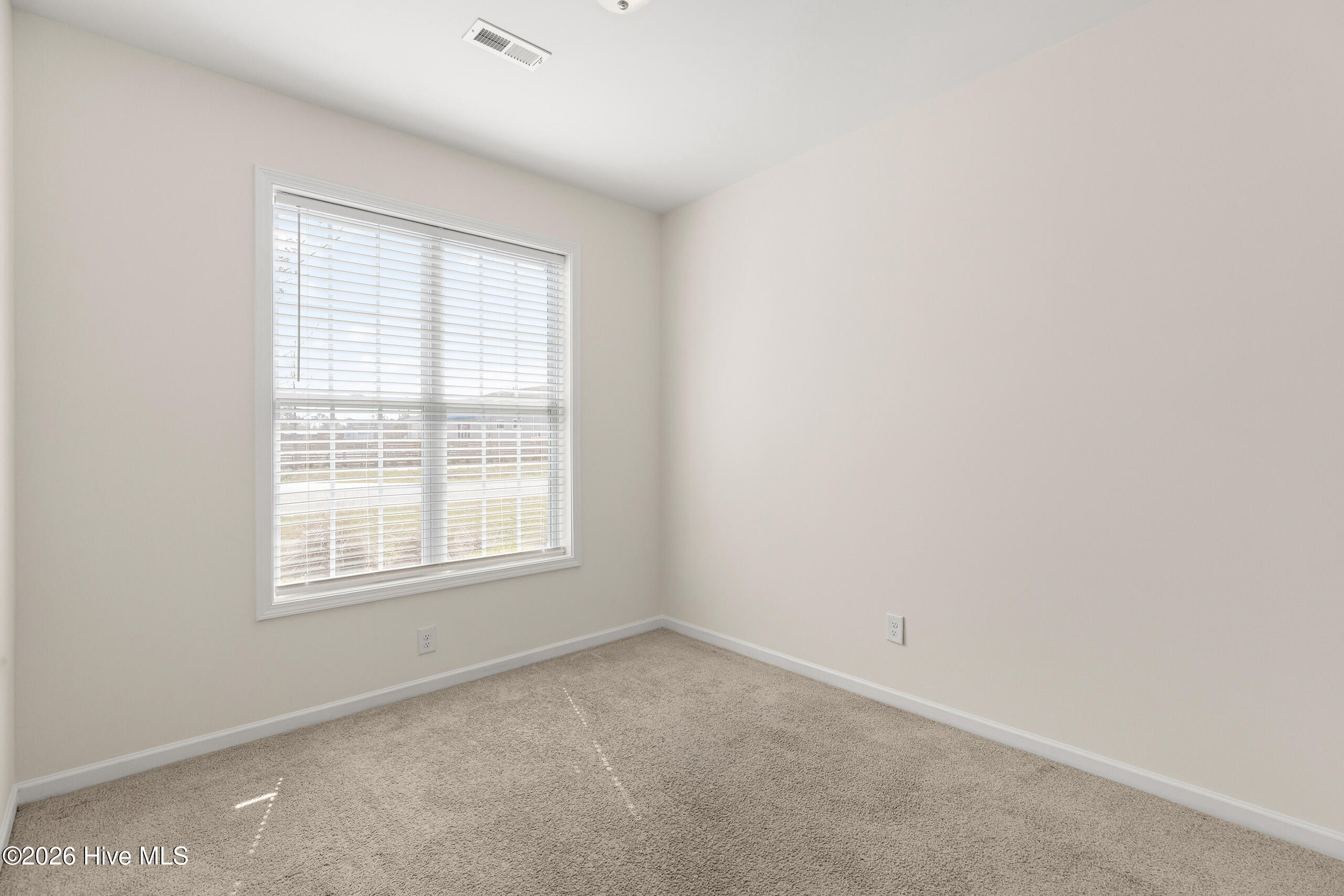 100567584 | Photo 11