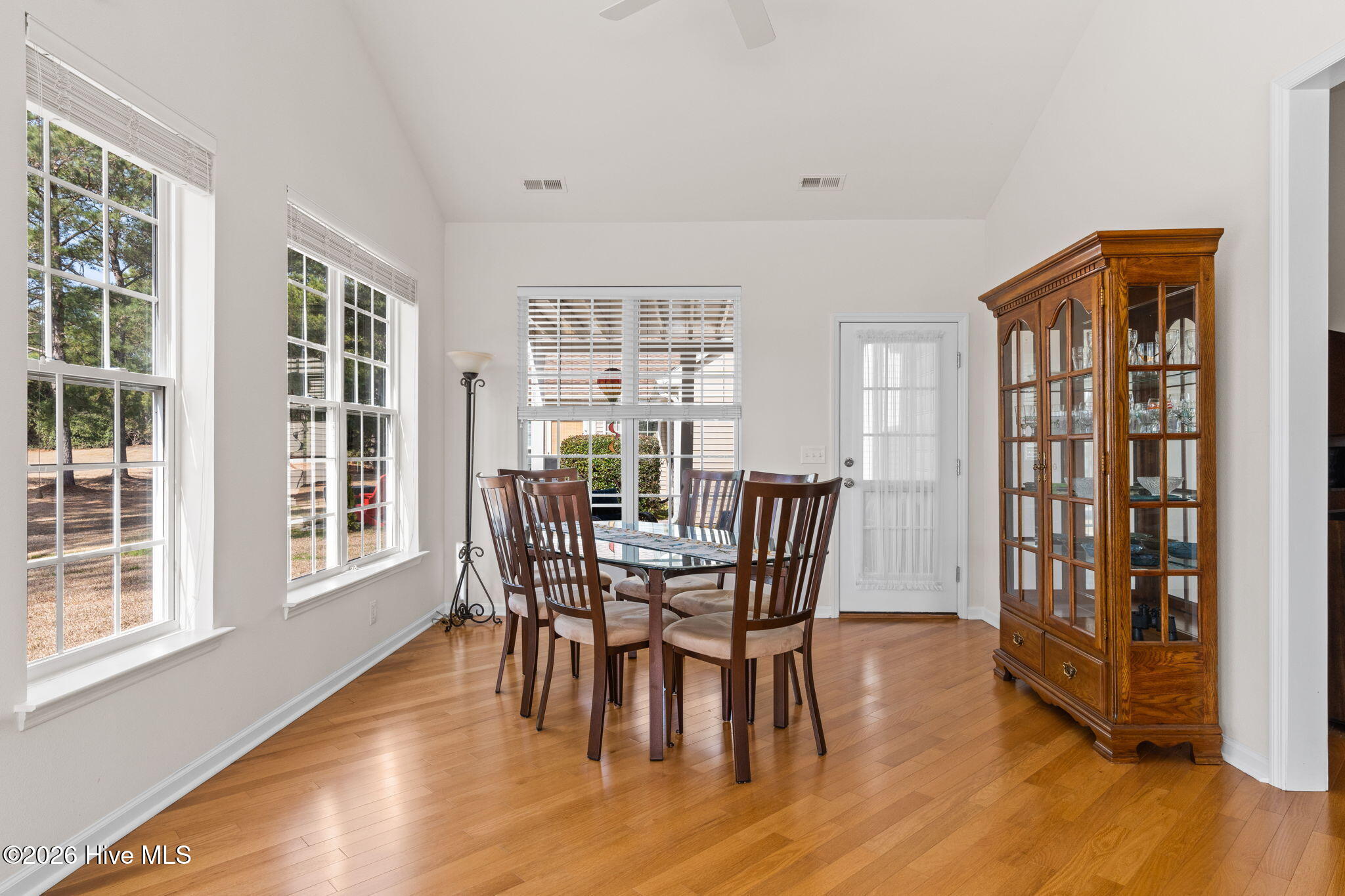 100558650 | Photo 10