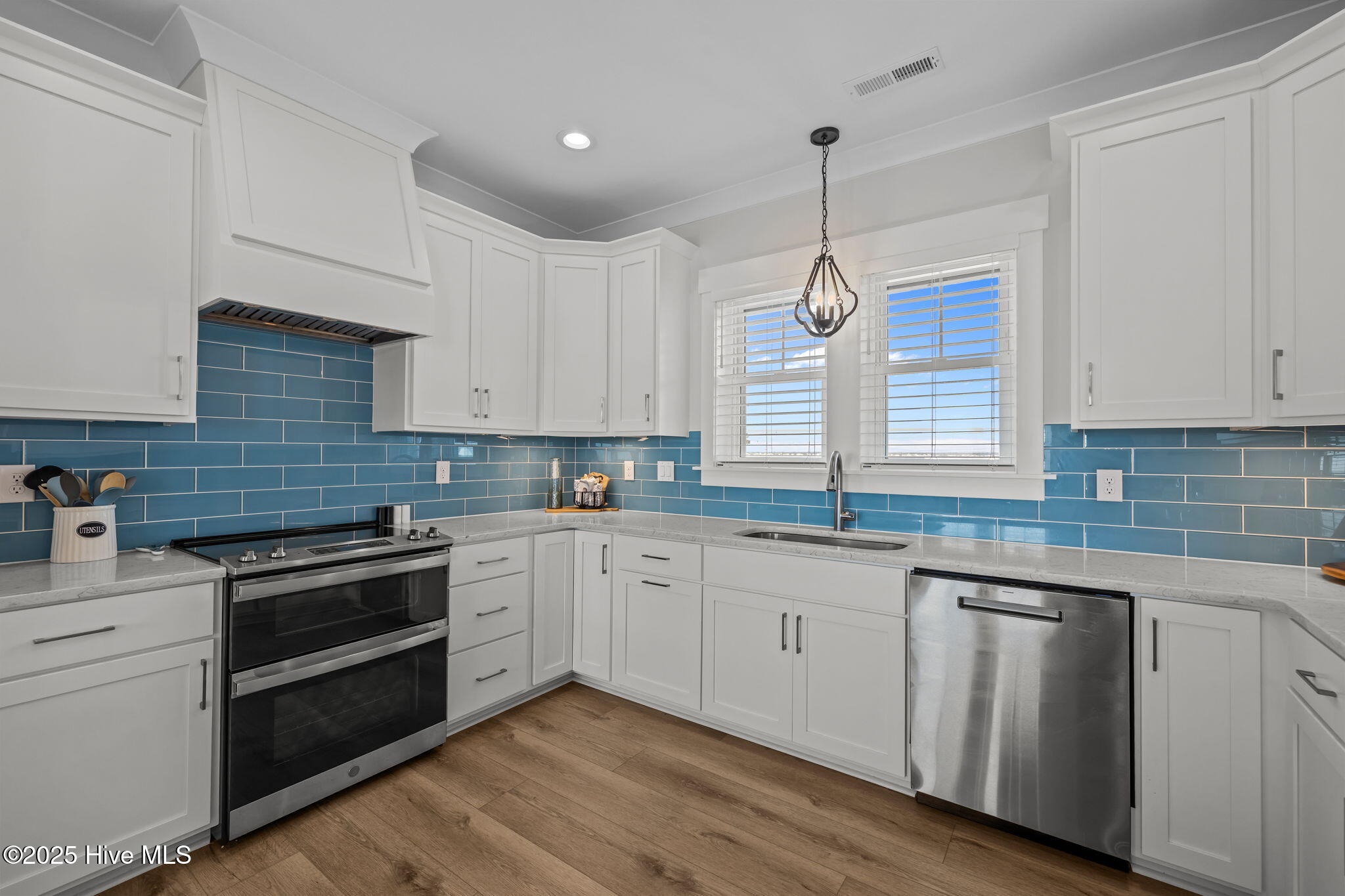 100544208 | Photo 13