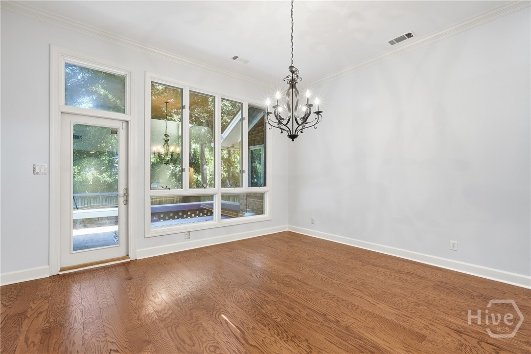 Dining room - look at all of that sunshine!