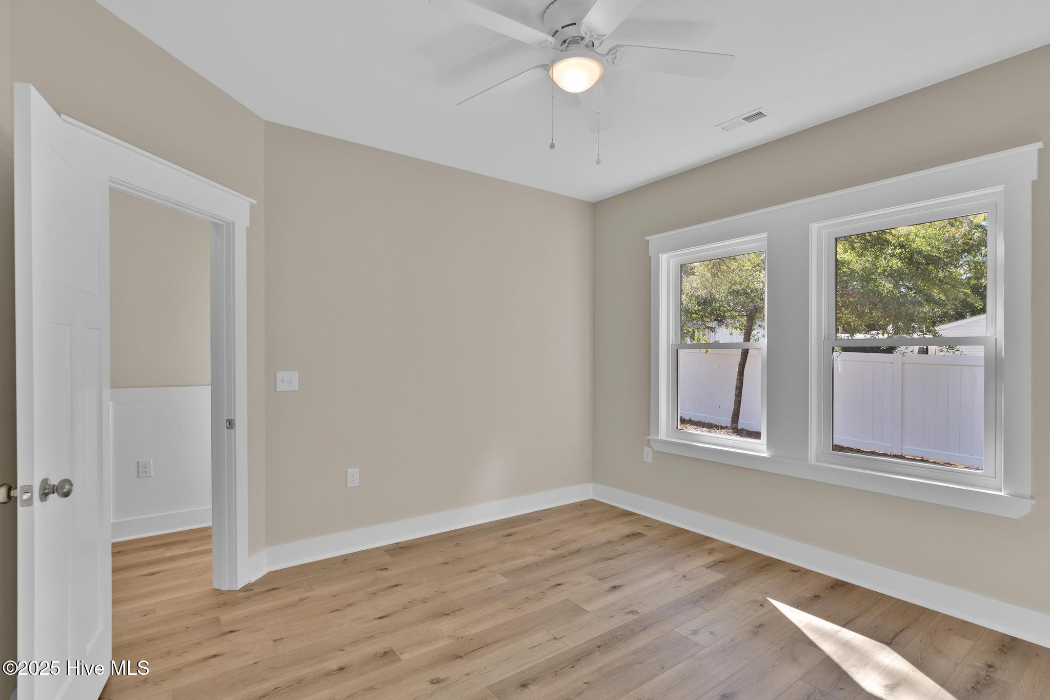 100527494 | Photo 25