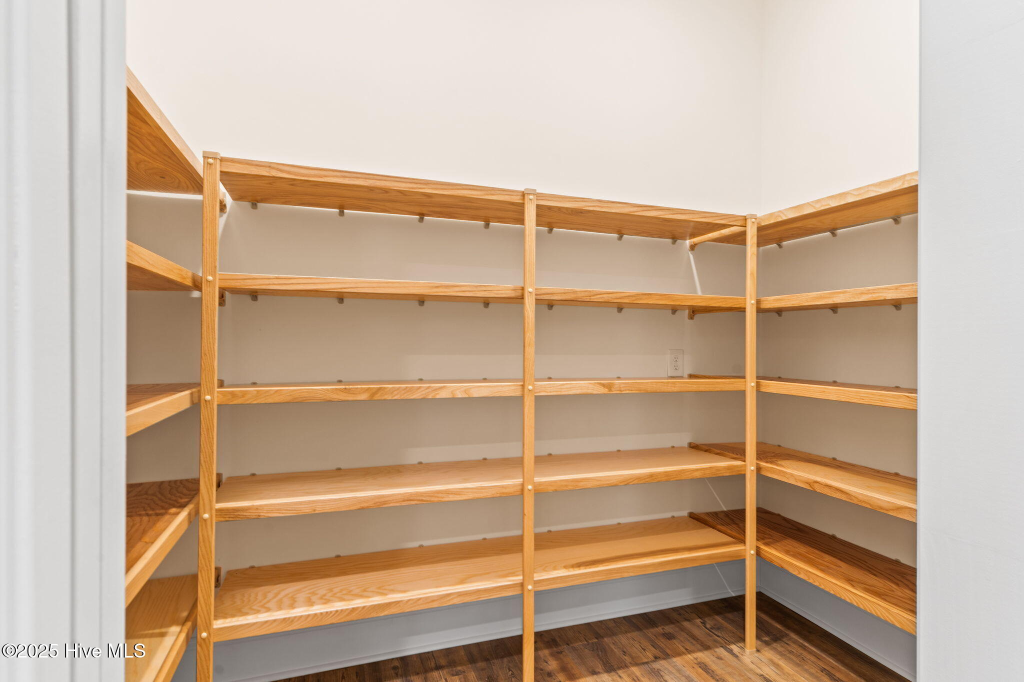 100524030 | Photo 40